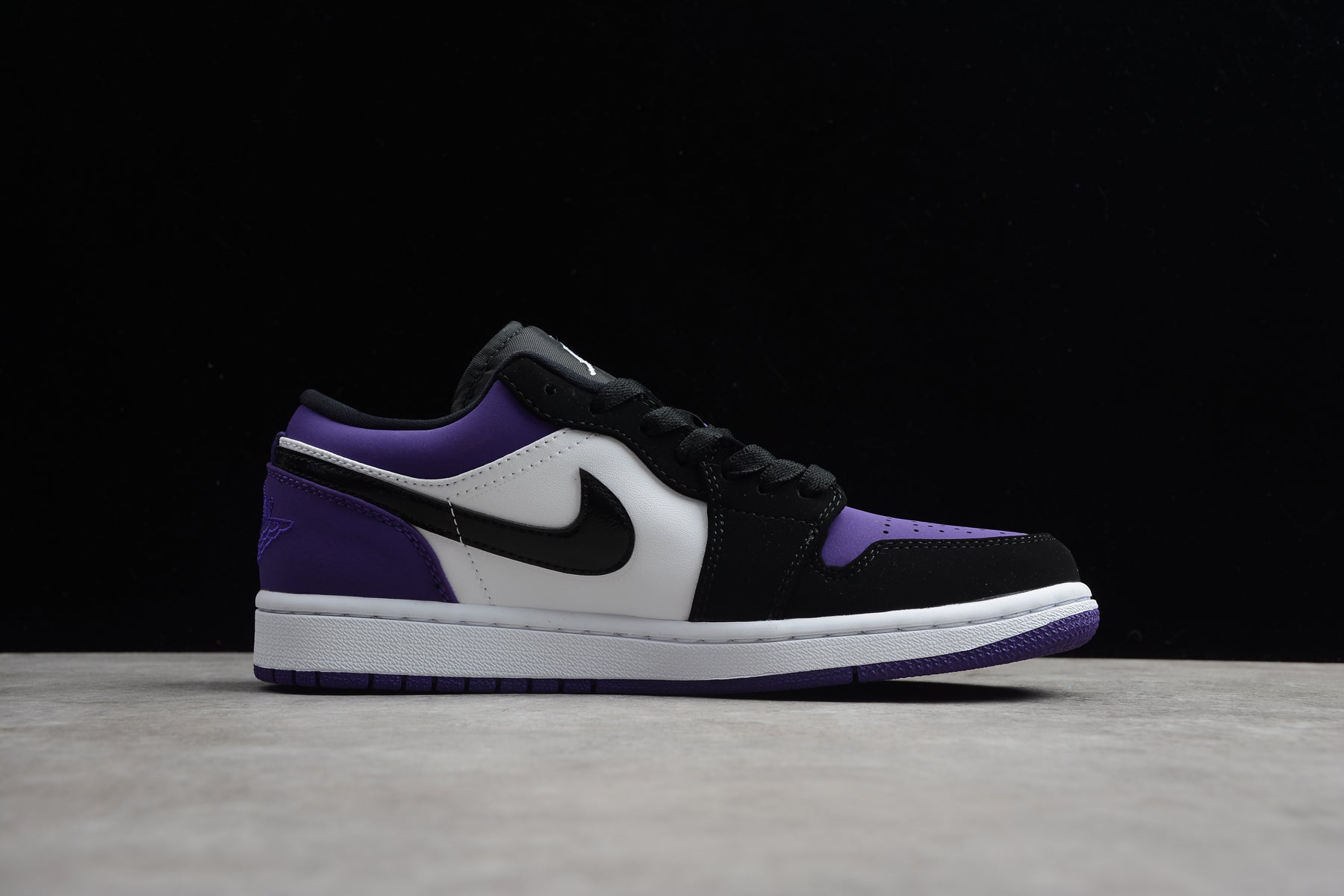 Air Jordan 1 Low "Court Purple" - 553558-125