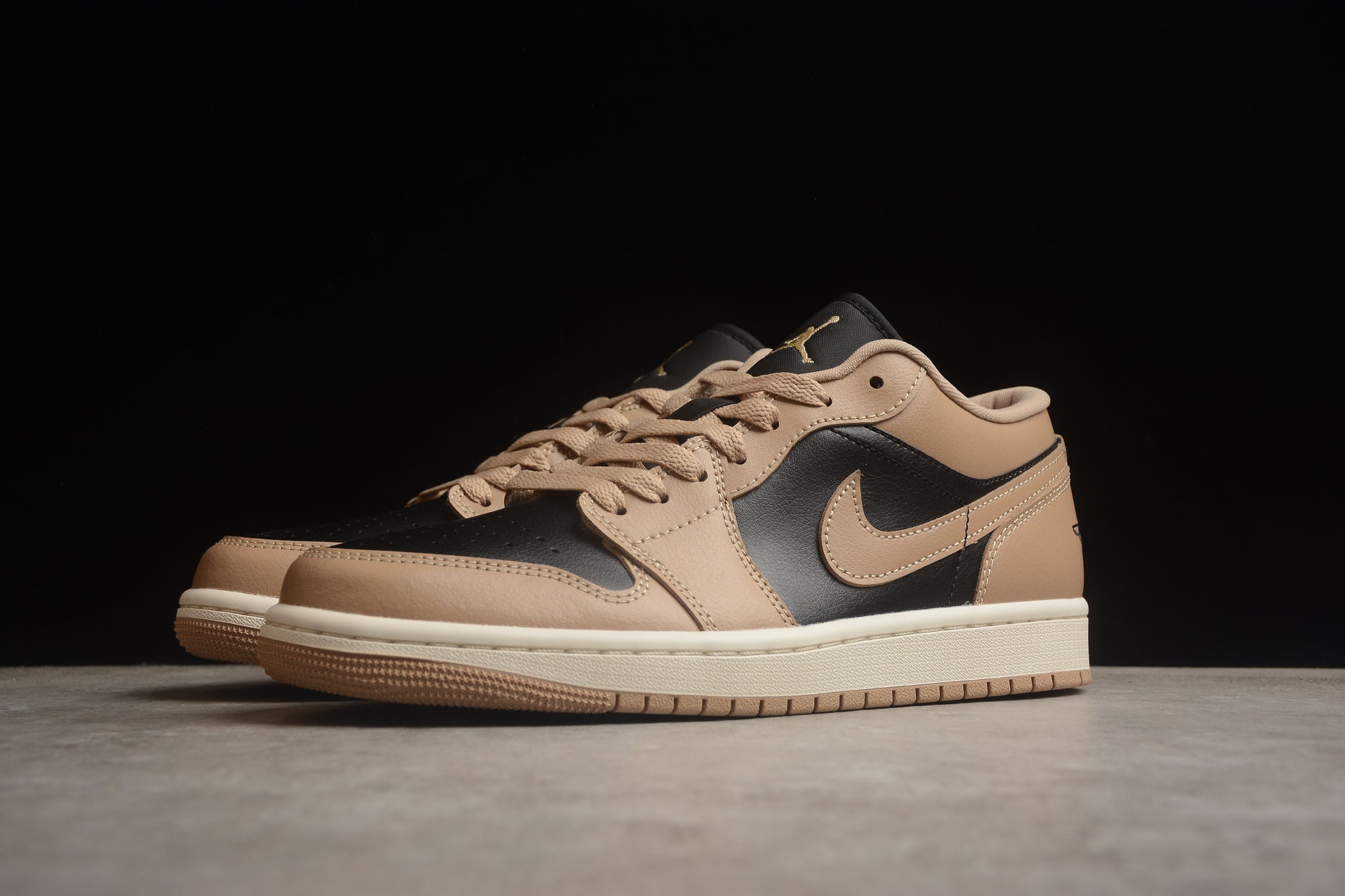 Air Jordan 1 Low "Desert"