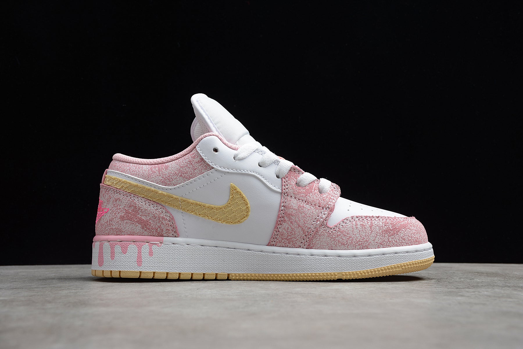 Air Jordan 1 Low GS "Strawberry Ice Cream"
