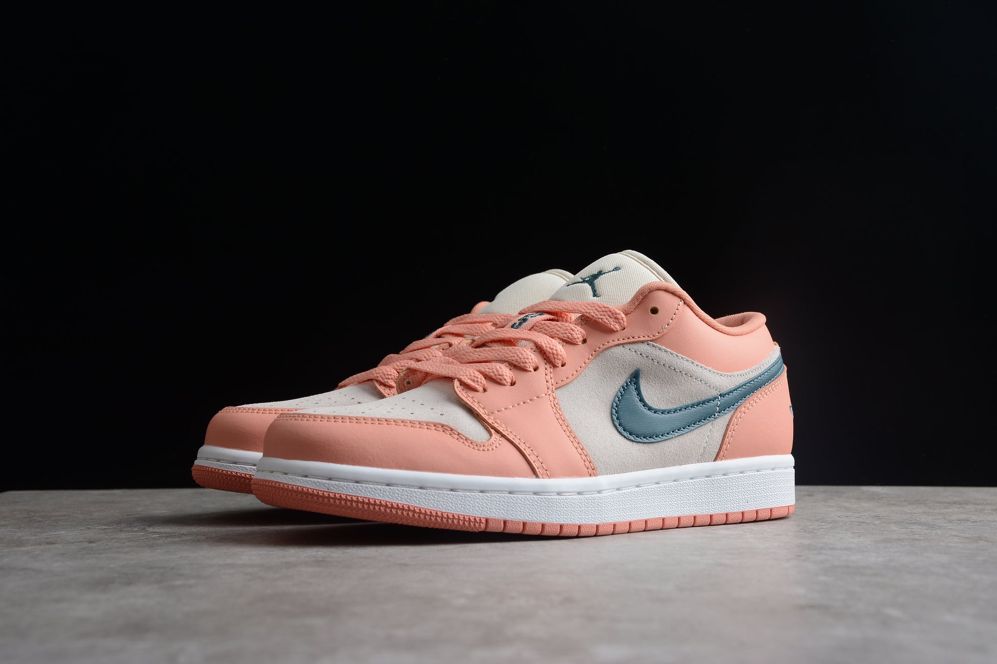 Air Jordan 1 Low "Light Madder Root"