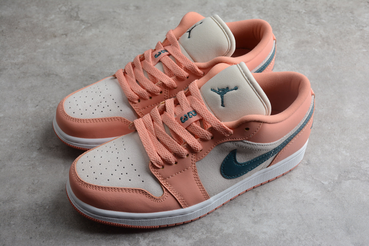 Air Jordan 1 Low "Light Madder Root"