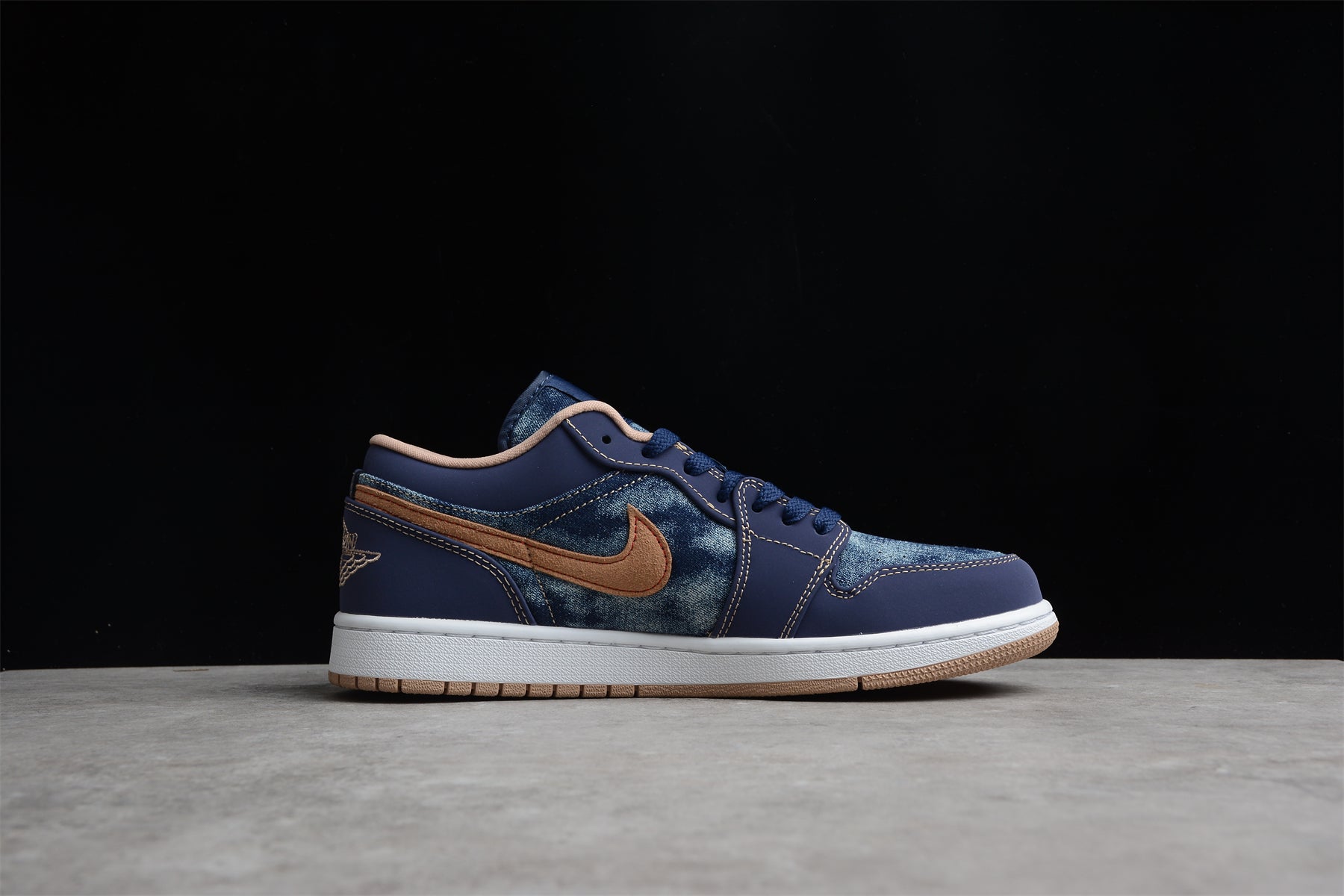 Air Jordan 1 Low SE 'Denim'