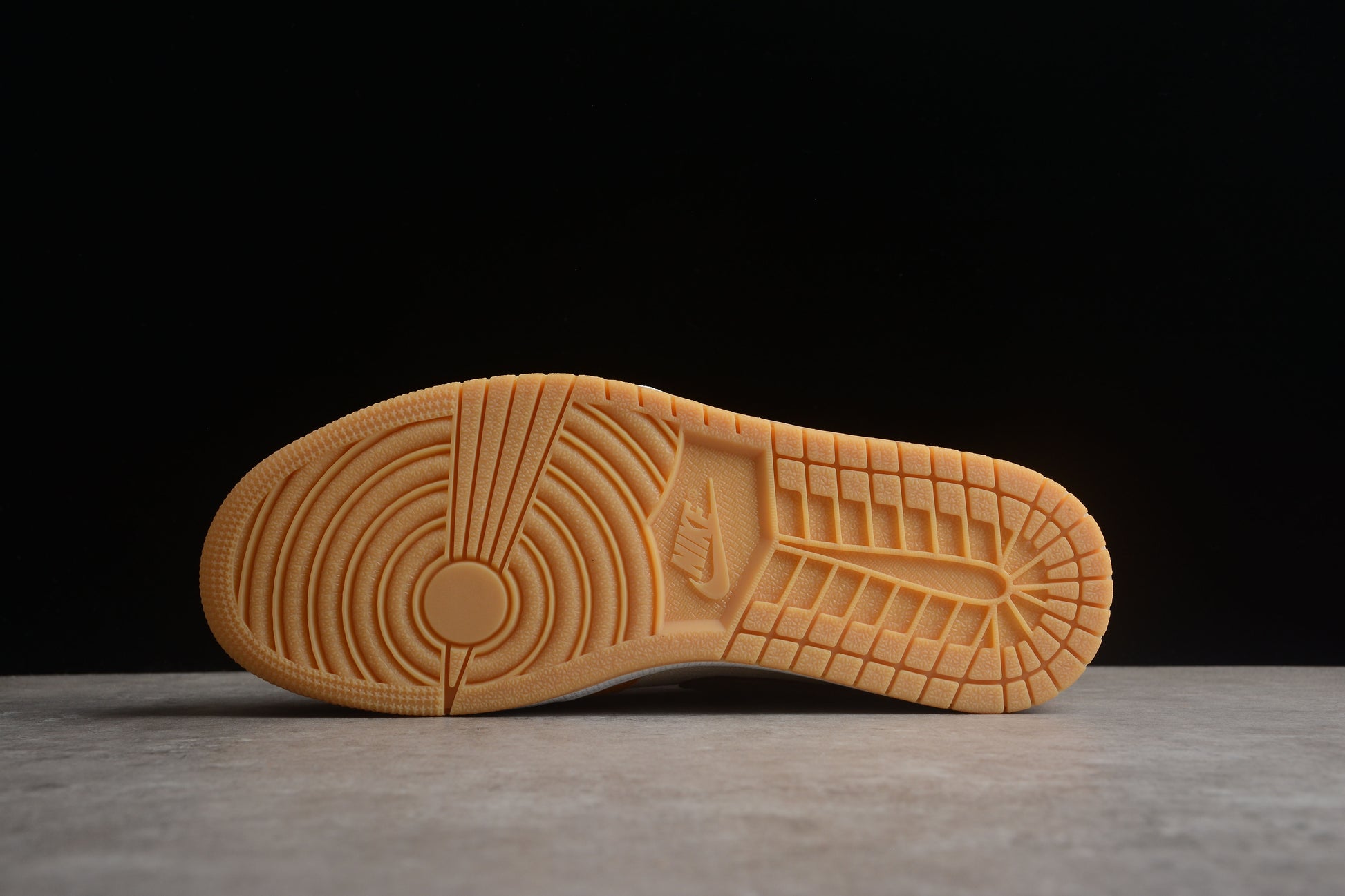 Air Jordan 1 Low SE "Light Curry"