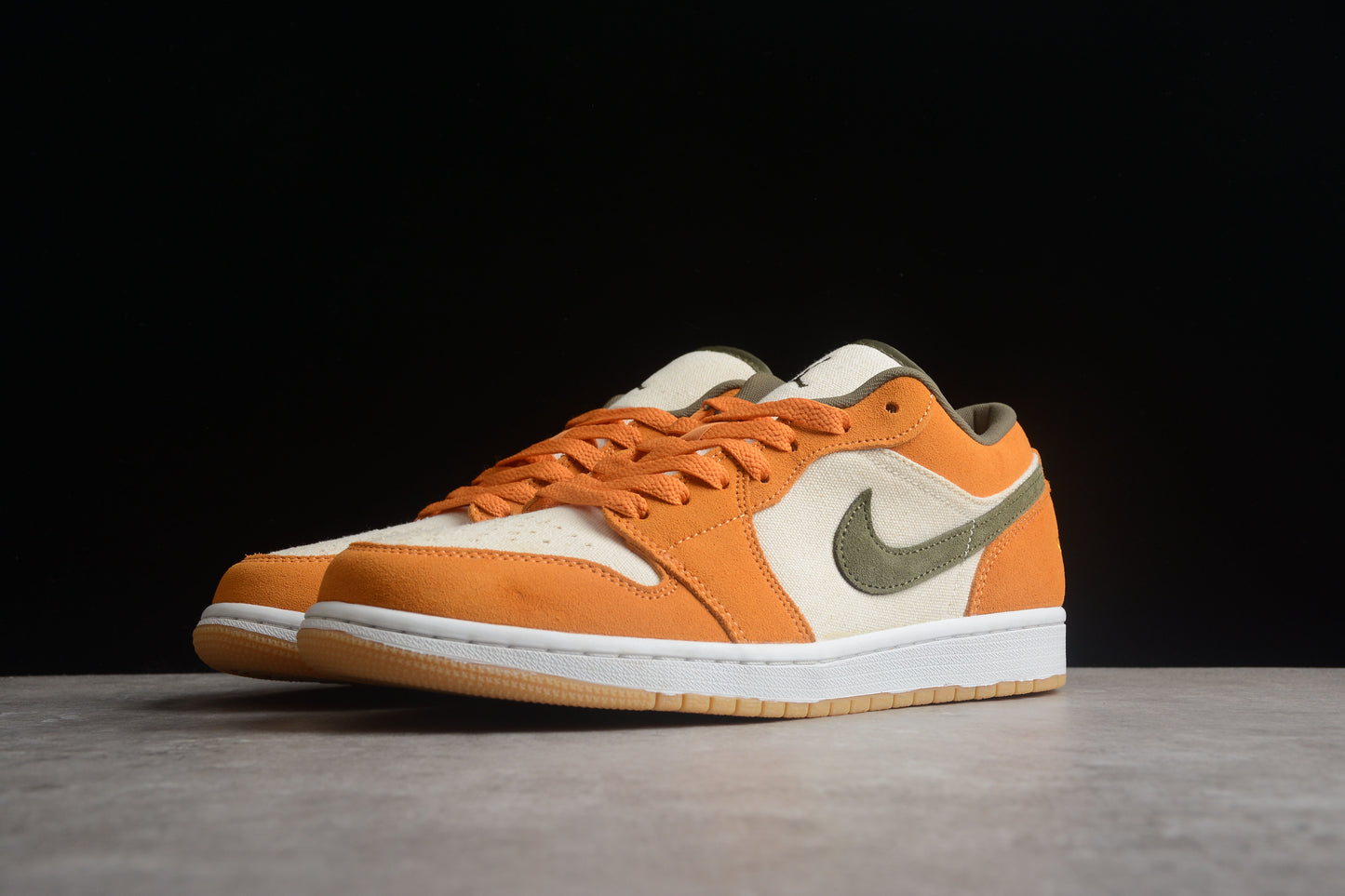 Air Jordan 1 Low SE "Light Curry"
