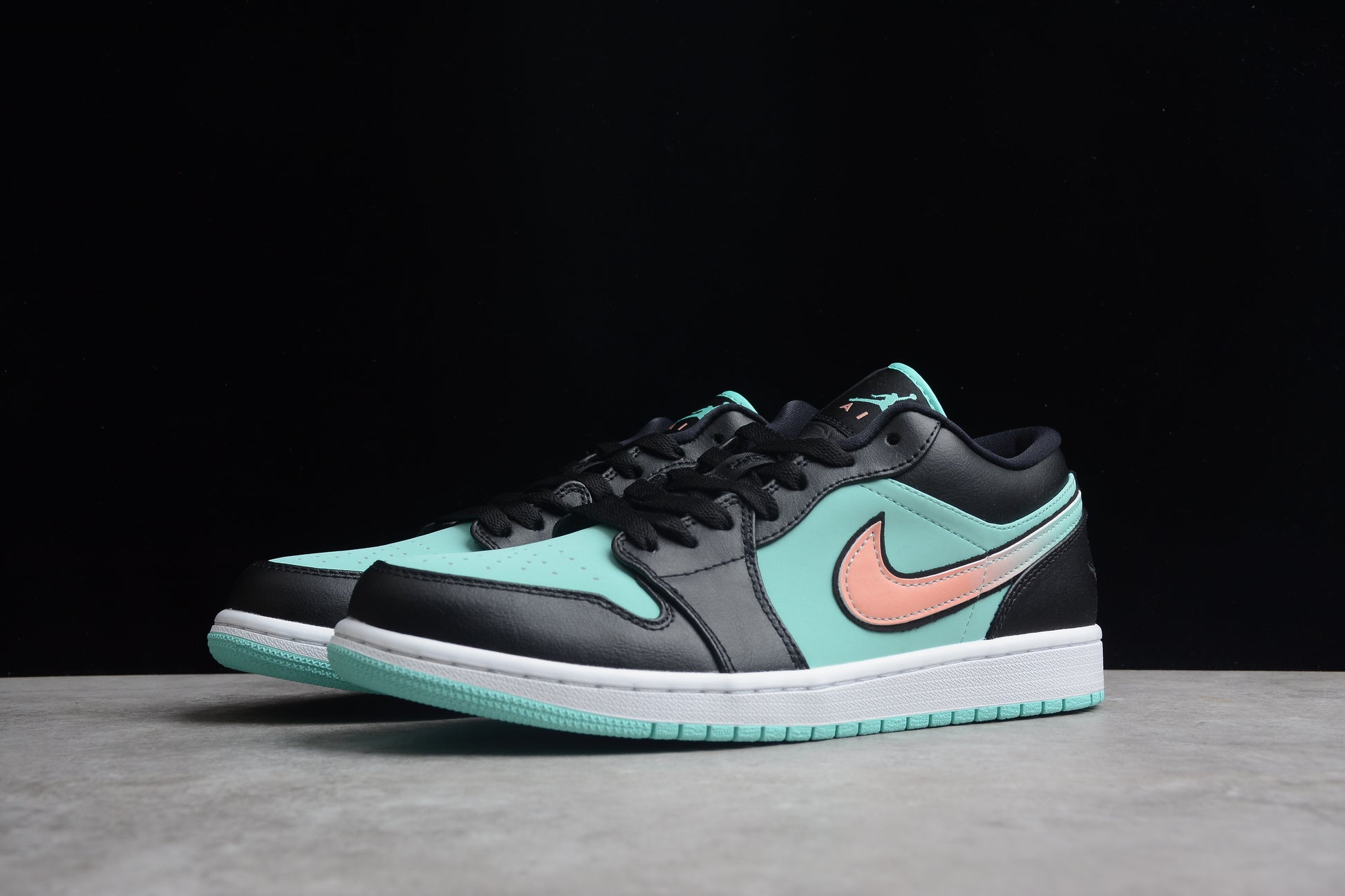 Air Jordan 1 Low SE "Tropical Twist"