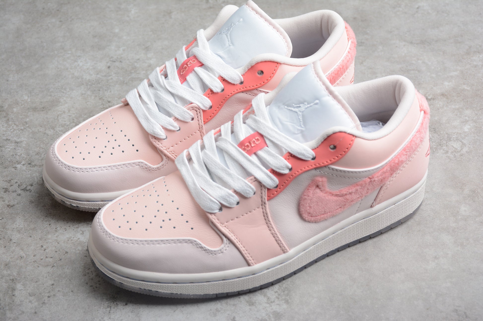 Air Jordan 1 Low SE WMNS "Mighty Swooshers"