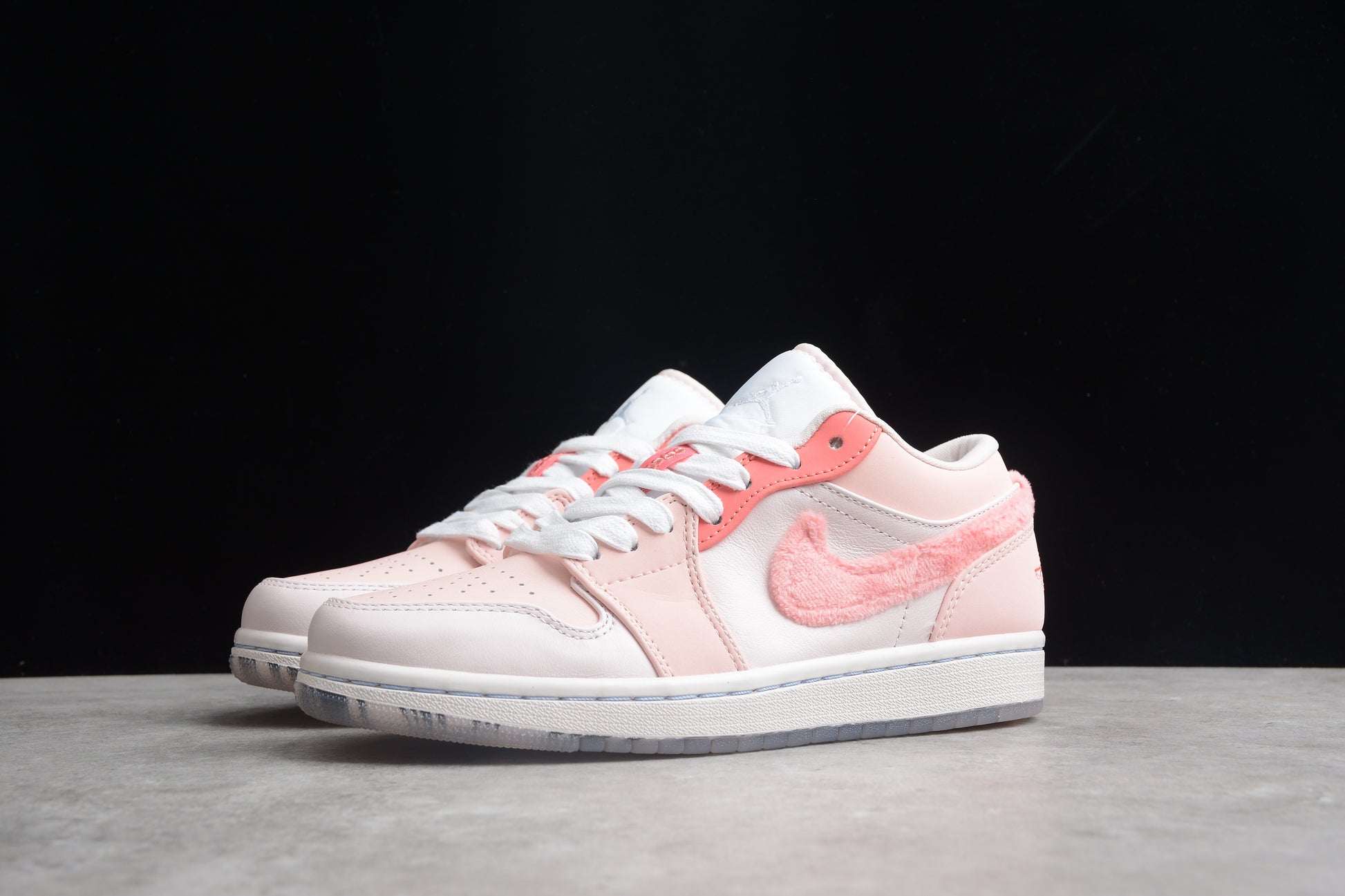 Air Jordan 1 Low SE WMNS "Mighty Swooshers"
