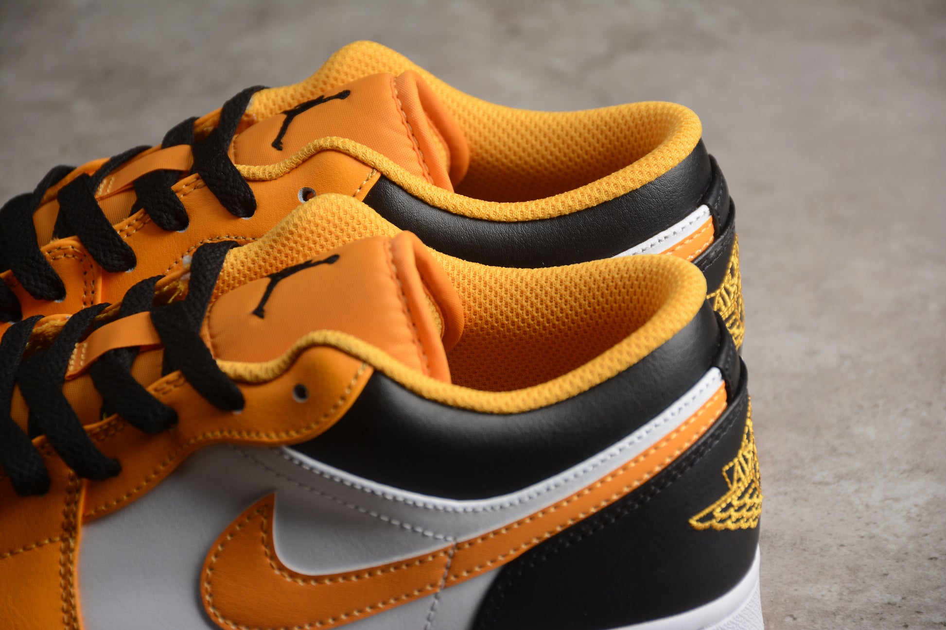 Air Jordan 1 Low "Taxi"