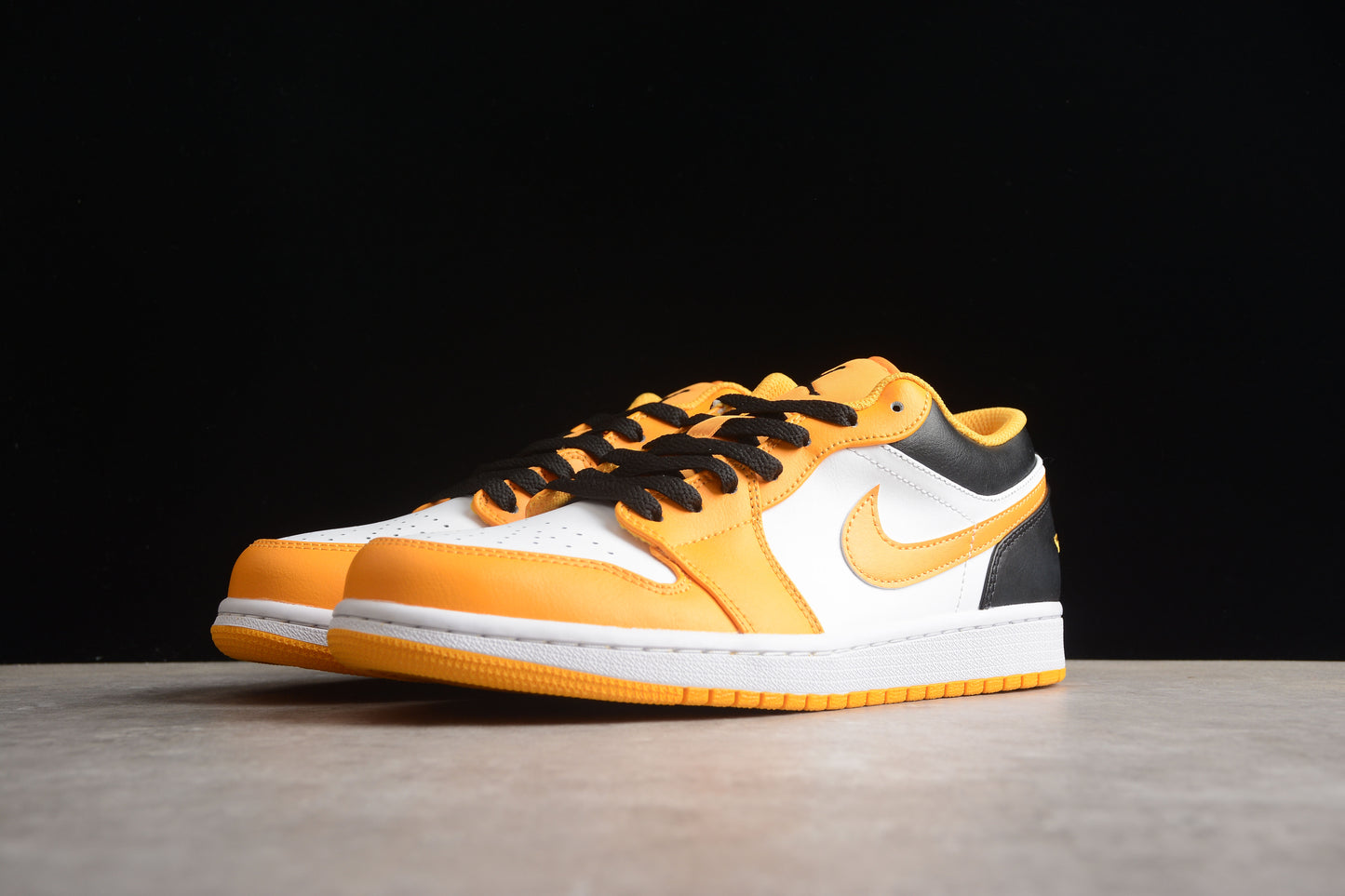 Air Jordan 1 Low "Taxi"