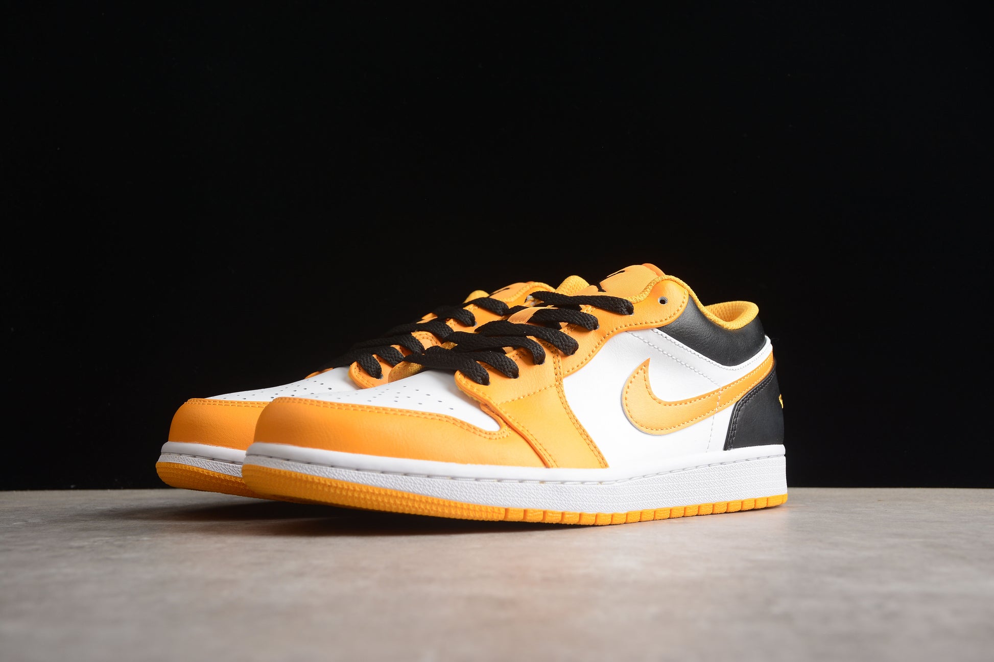Air Jordan 1 Low "Taxi"