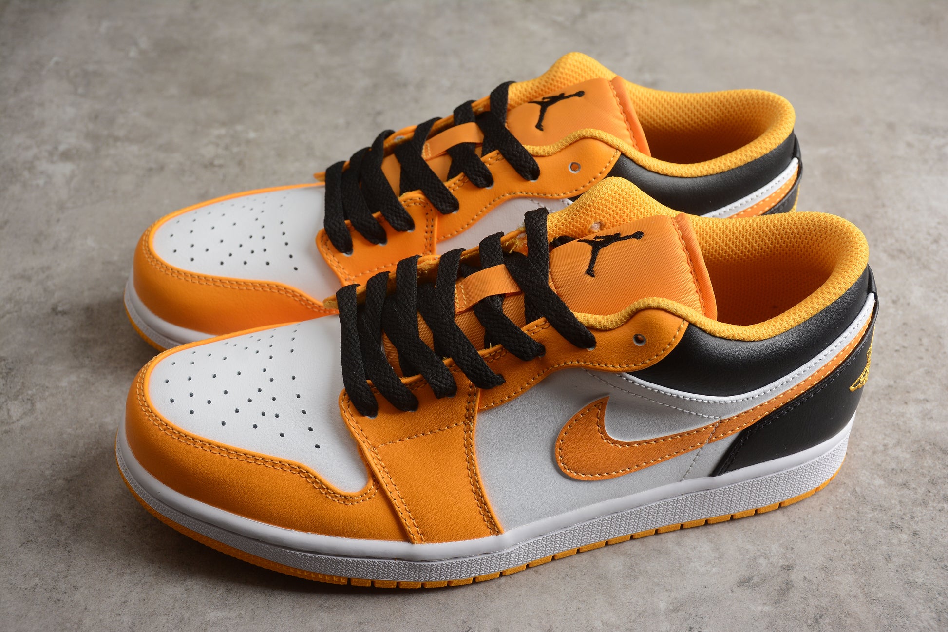 Air Jordan 1 Low "Taxi"