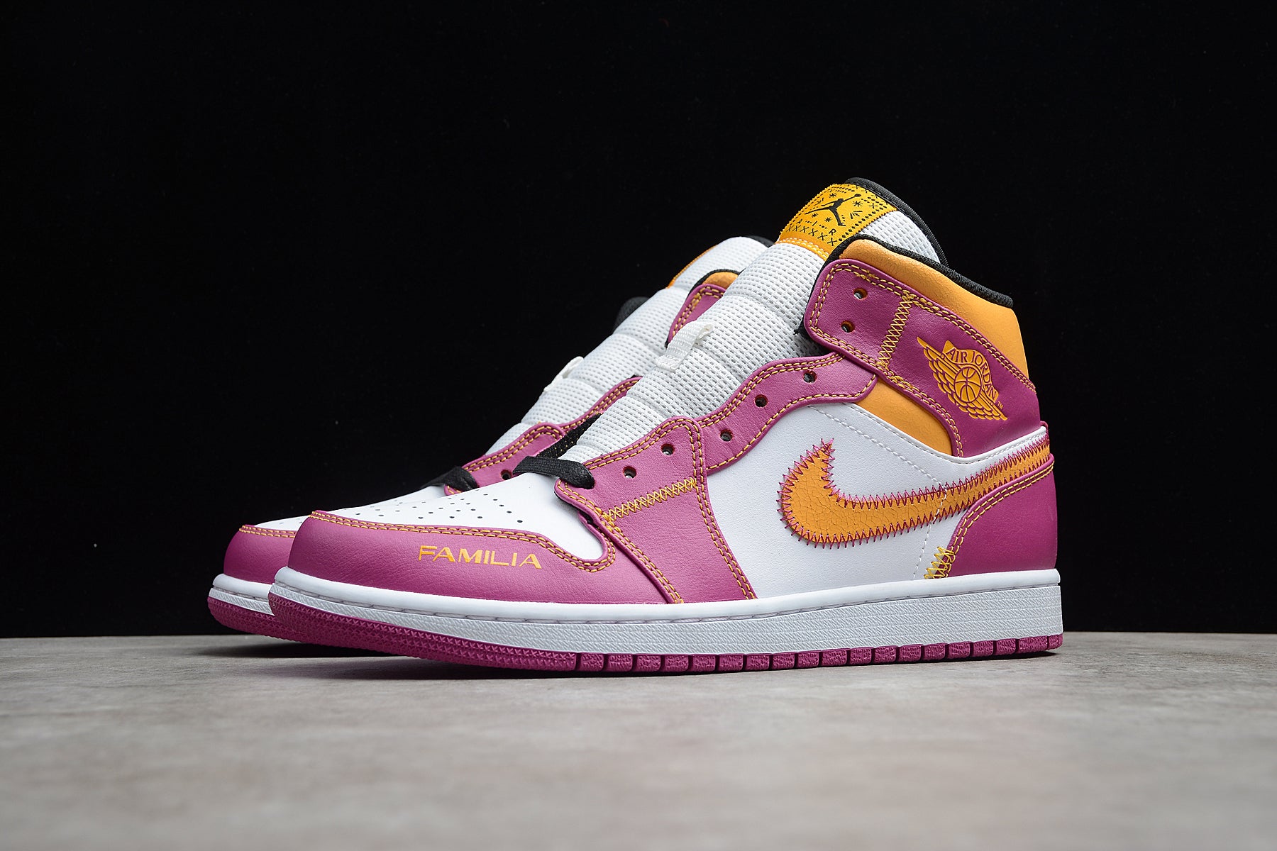 Air Jordan 1 Mid "Familia"