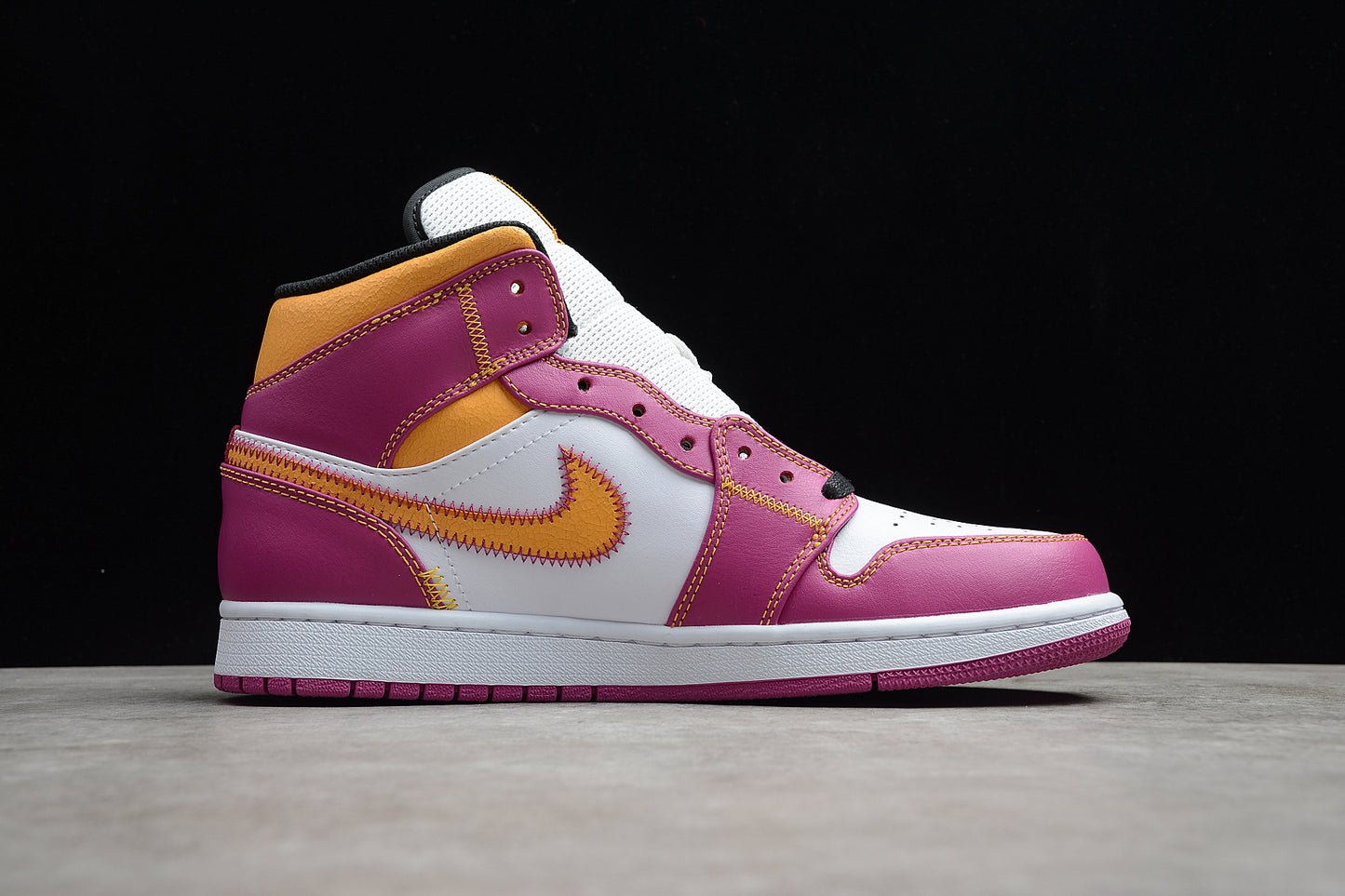 Air Jordan 1 Mid "Familia"