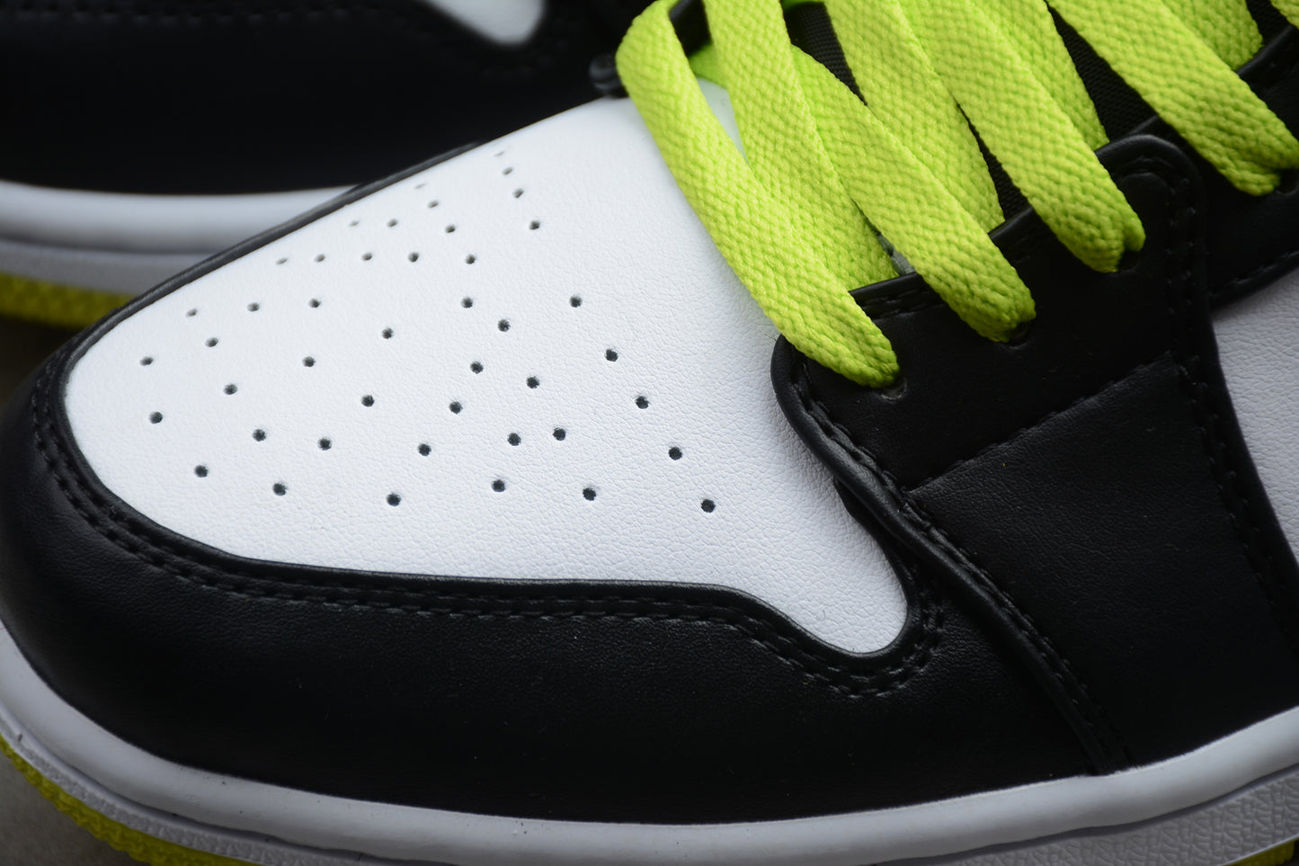 Air Jordan 1 Low "Cyber Green"
