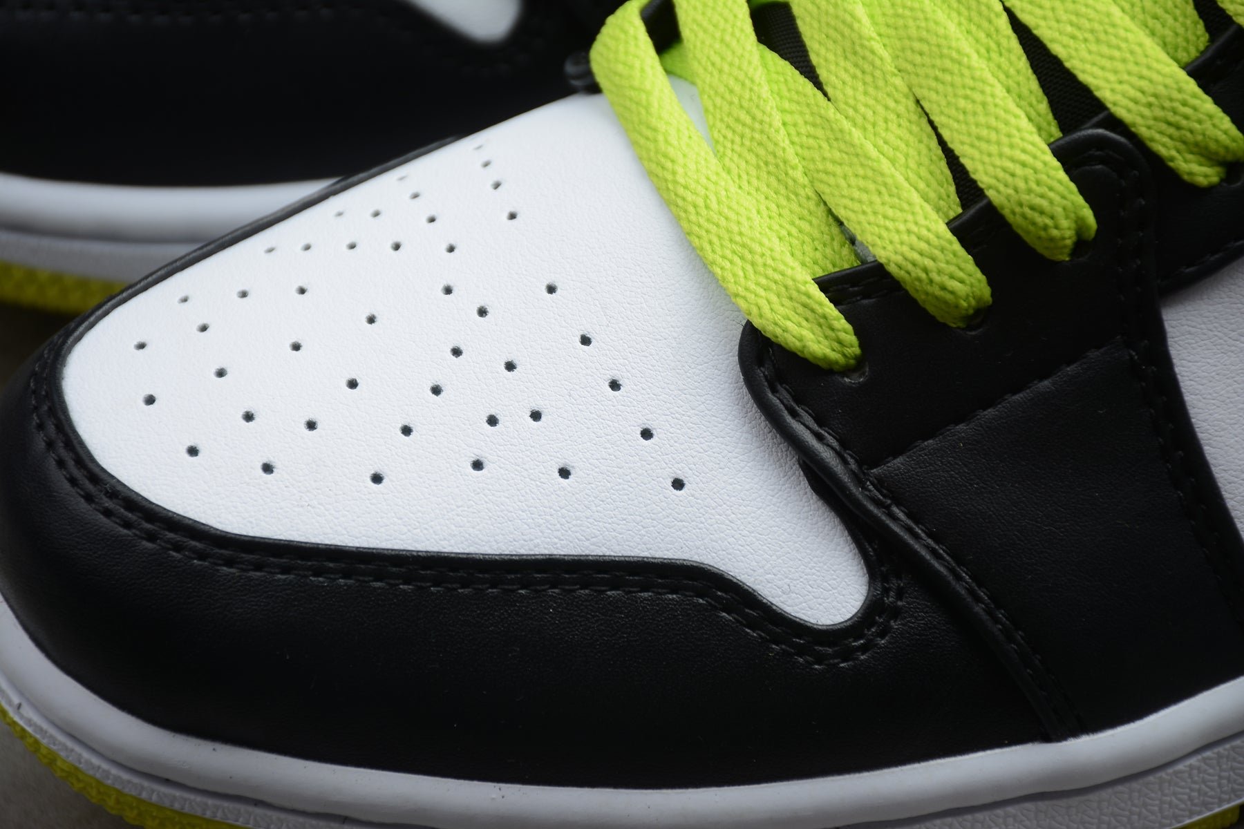 Air Jordan 1 Low "Cyber Green"