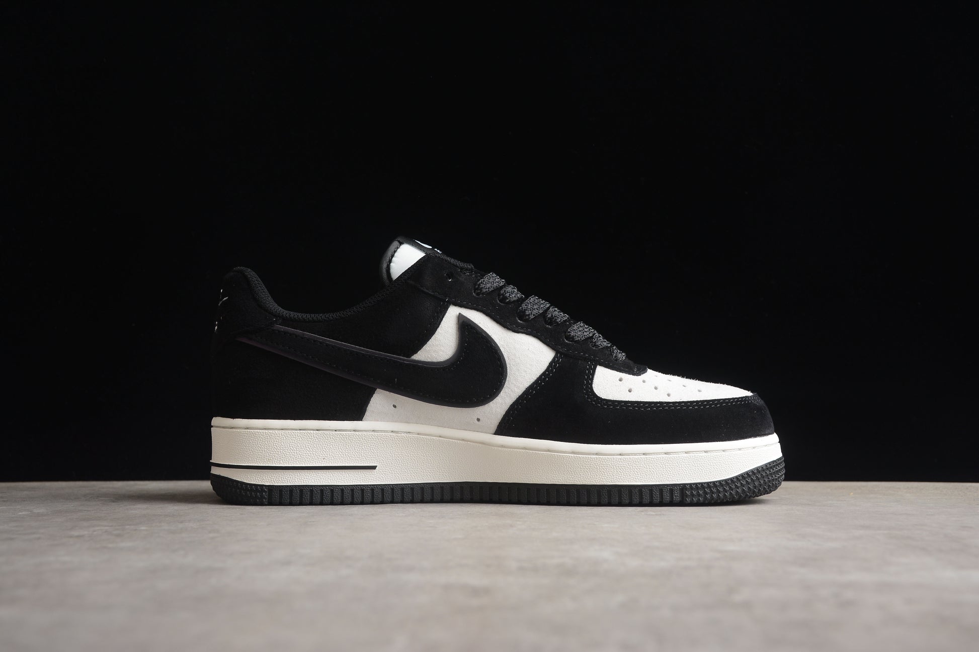 Nike Air Force 1 Low '07 Suede 'Panda' (Black/White)