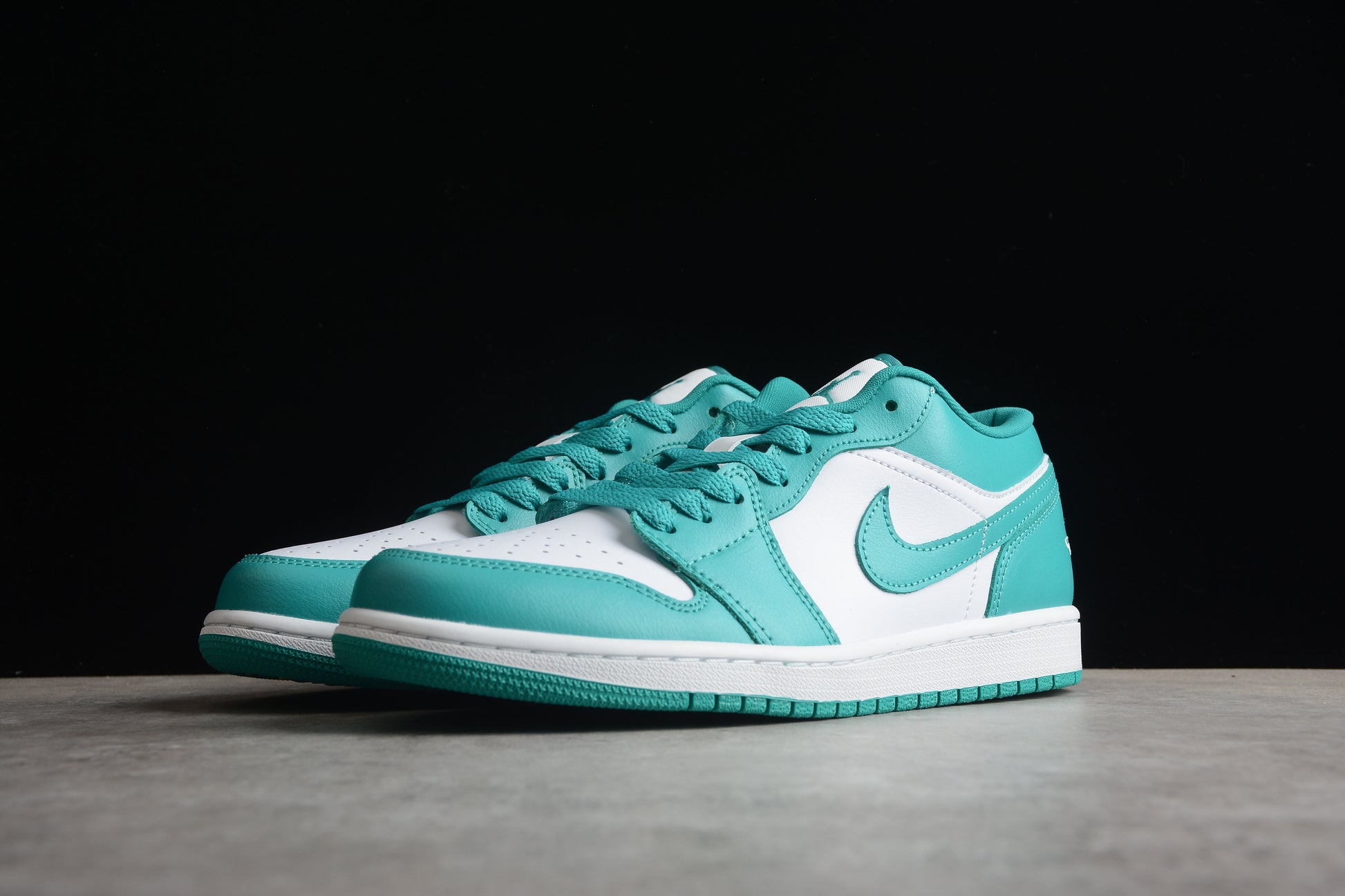 Nike Air Jordan 1 Low "New Emerald" WMNS