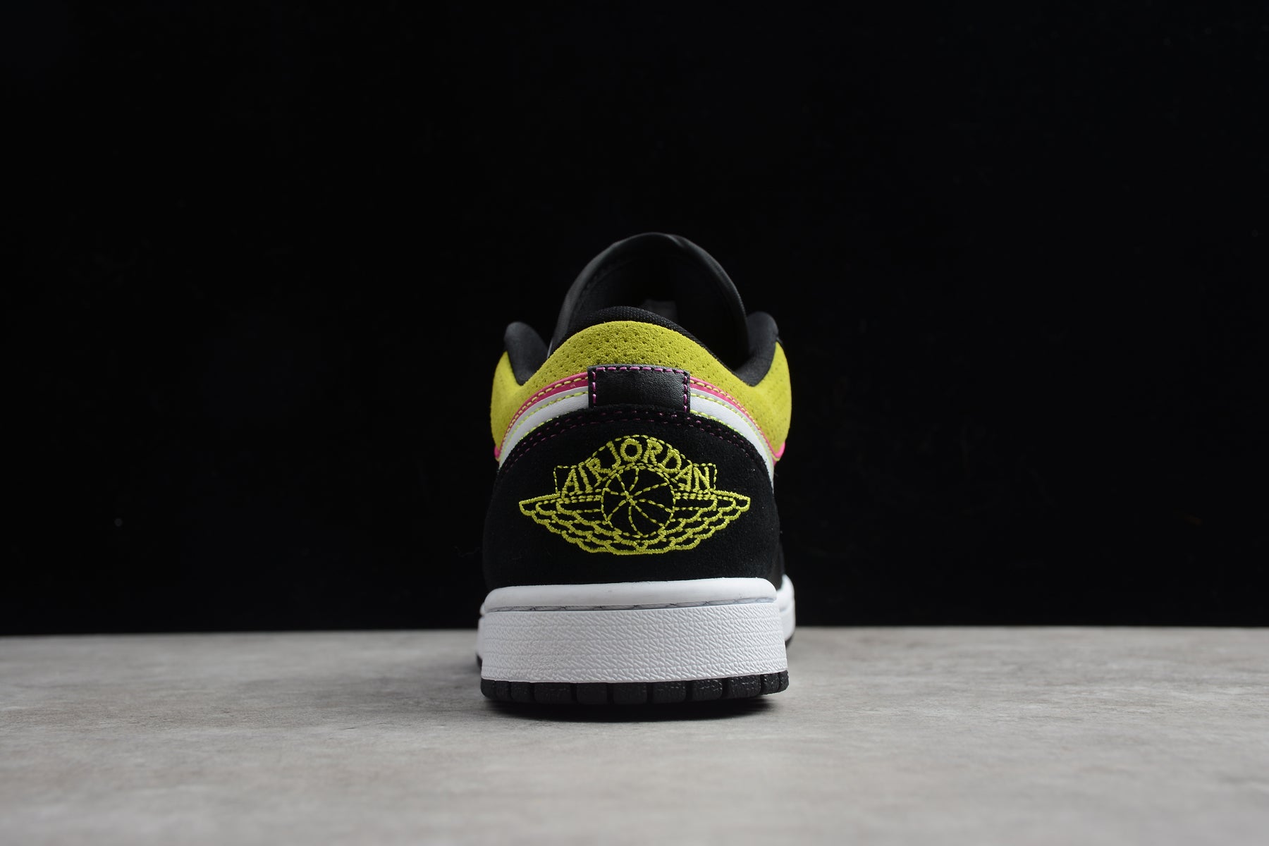 Nike Air Jordan 1 Low SE "Spray Paint"