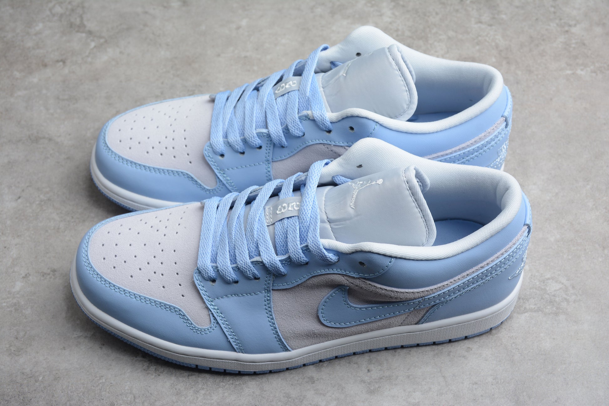 Nike Air Jordan 1 Low W "Football Grey Aluminum"