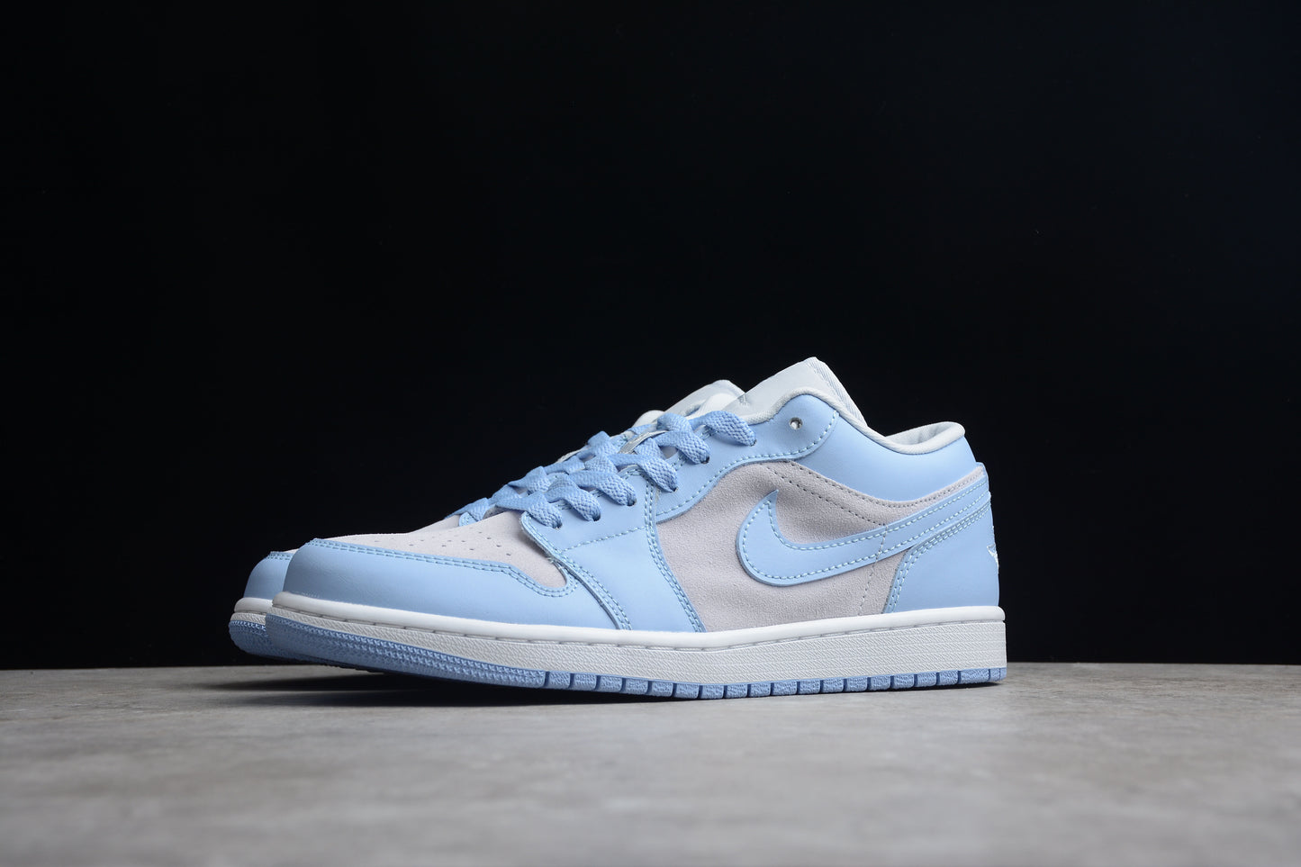 Nike Air Jordan 1 Low W "Football Grey Aluminum"