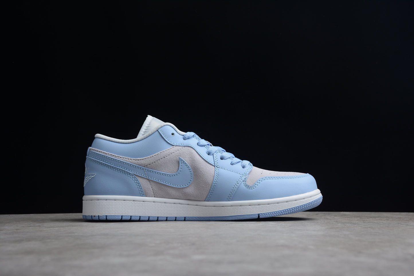Nike Air Jordan 1 Low W "Football Grey Aluminum"