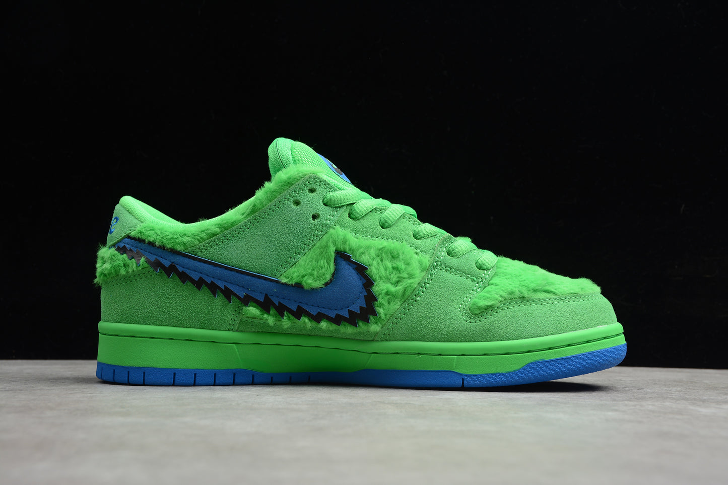  Nike SB Dunk Low Grateful Dead "Green Bear" 