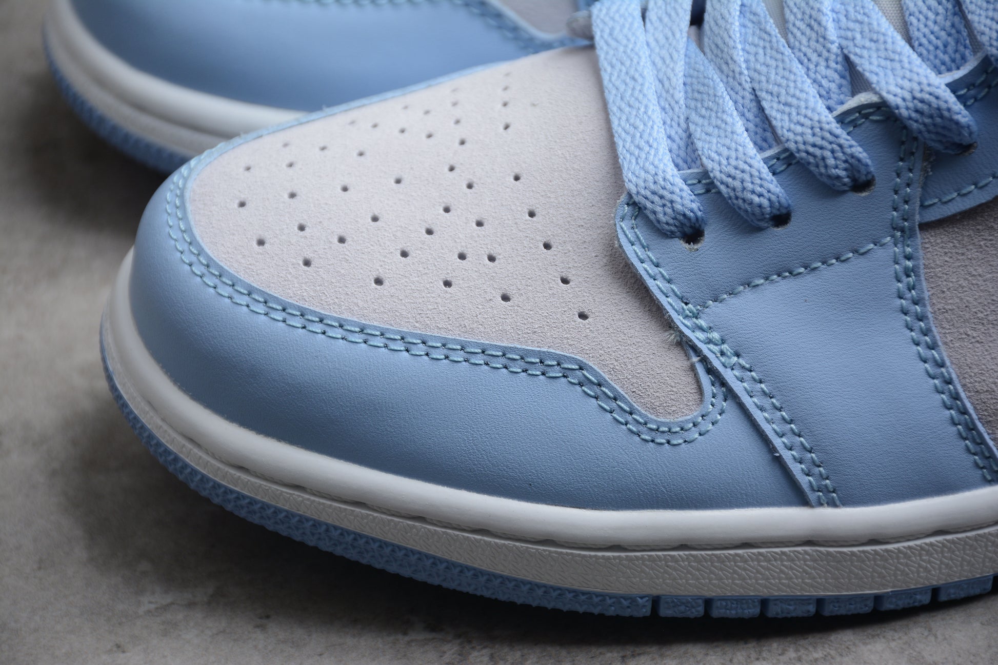Nike Air Jordan 1 Low W "Football Grey Aluminum"