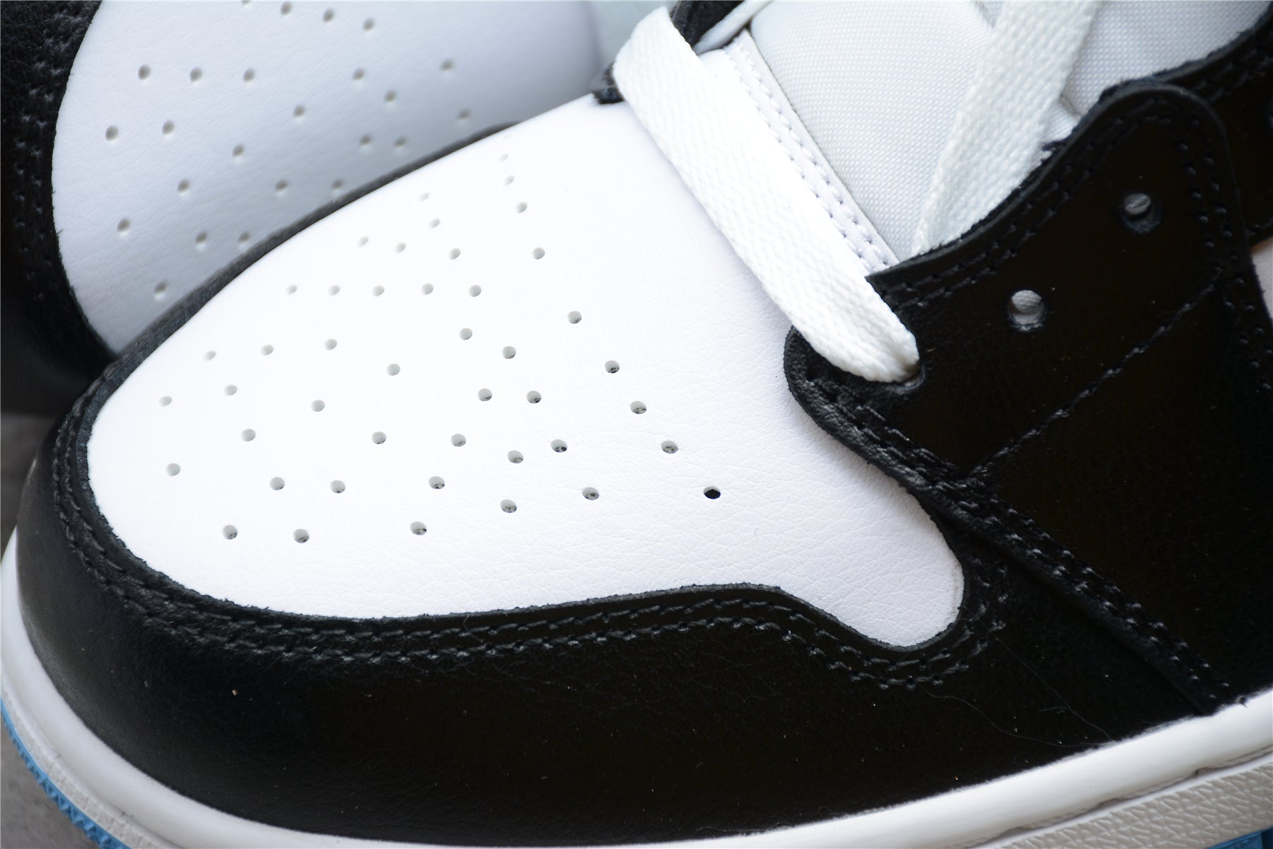 Air Jordan 1 Mid "University Blue Black" - Best Reps Website 2025