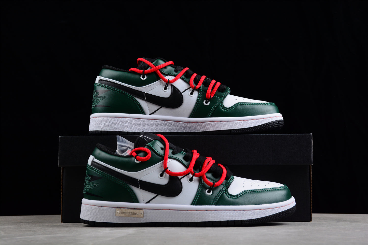 Off-White x Nike Dunk Low "Pine Green"