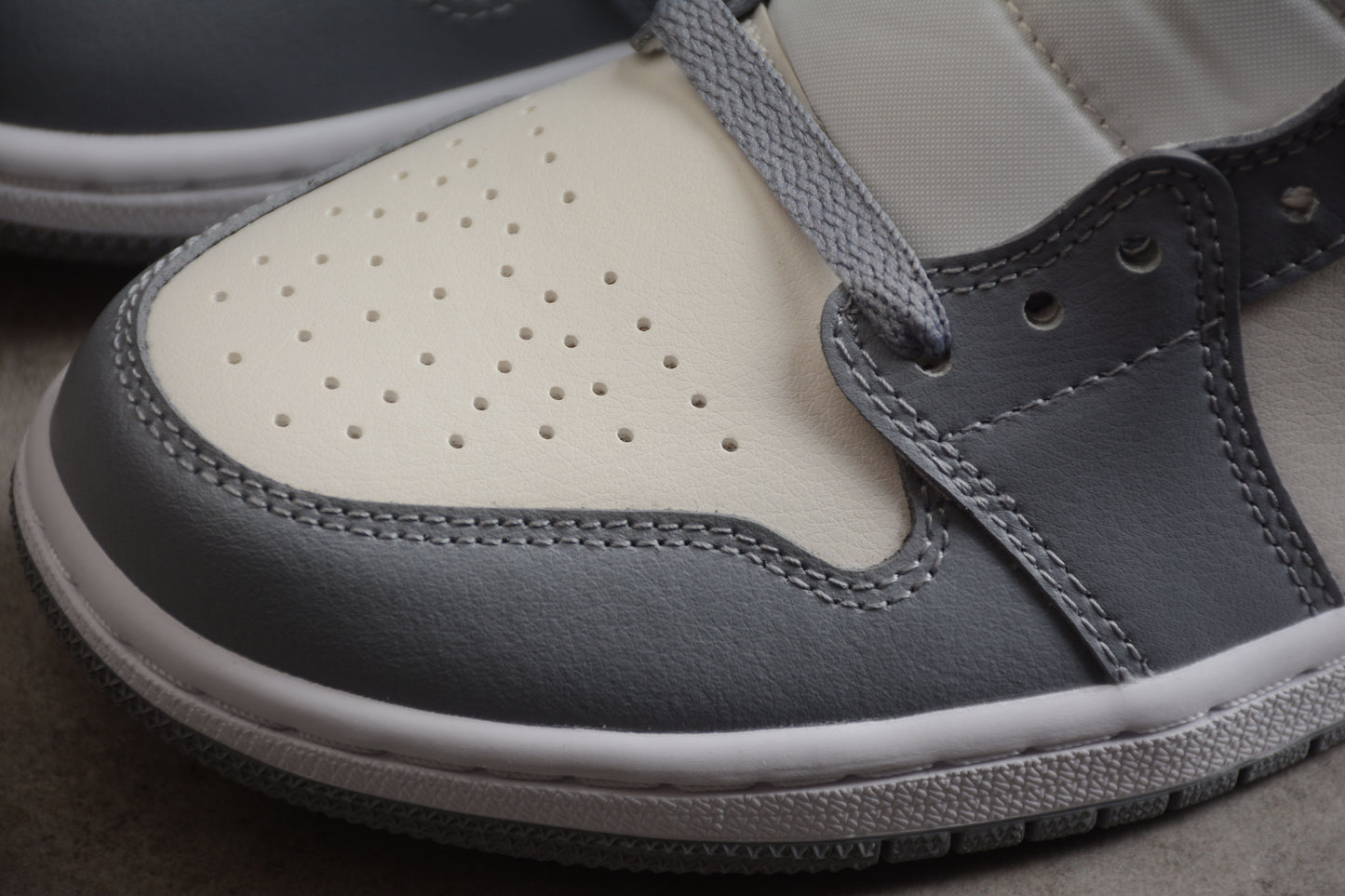 Air Jordan 1 Mid "Stealth Grey"