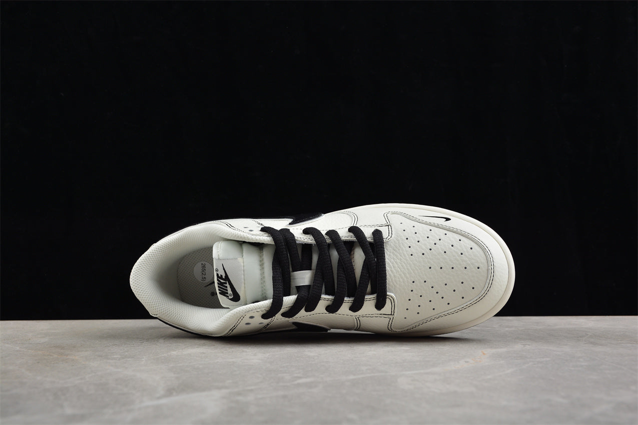 SB Dunk Low Supreme x The North Face White Black