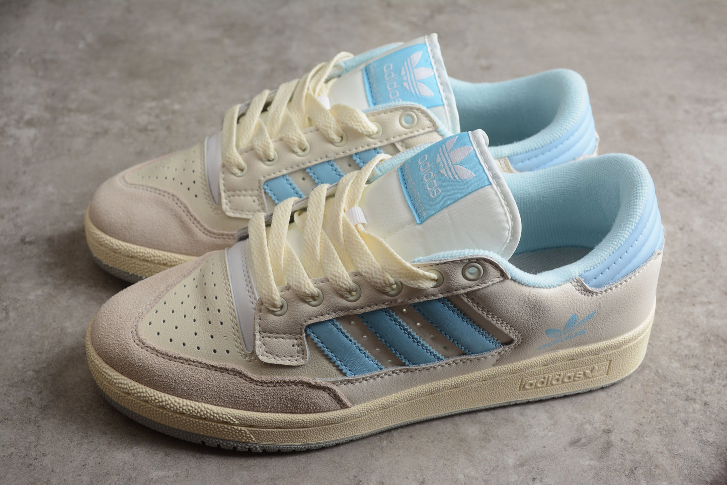 adidas Forum 84 Low CL in Off‑White / Preloved Blue