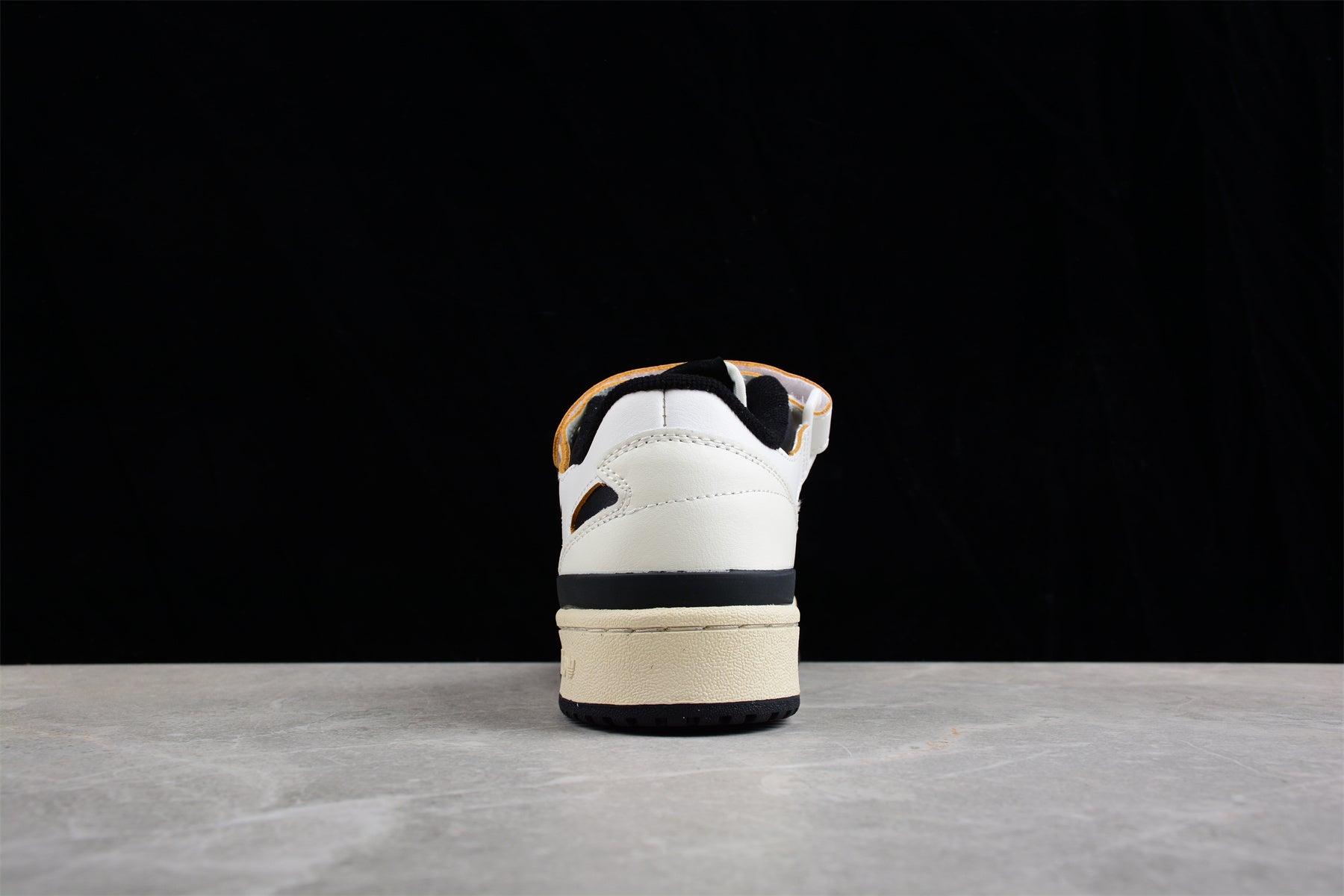 adidas Forum 84 Low in Off White/Core Black
