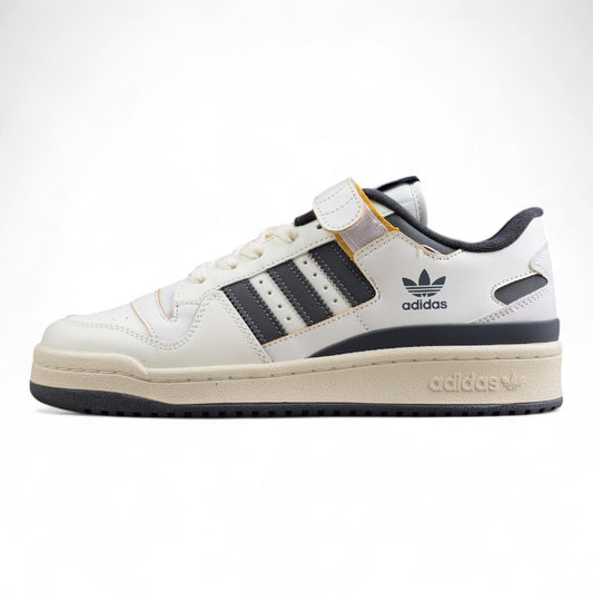 adidas Forum 84 Low in Off White/Shadow Navy
