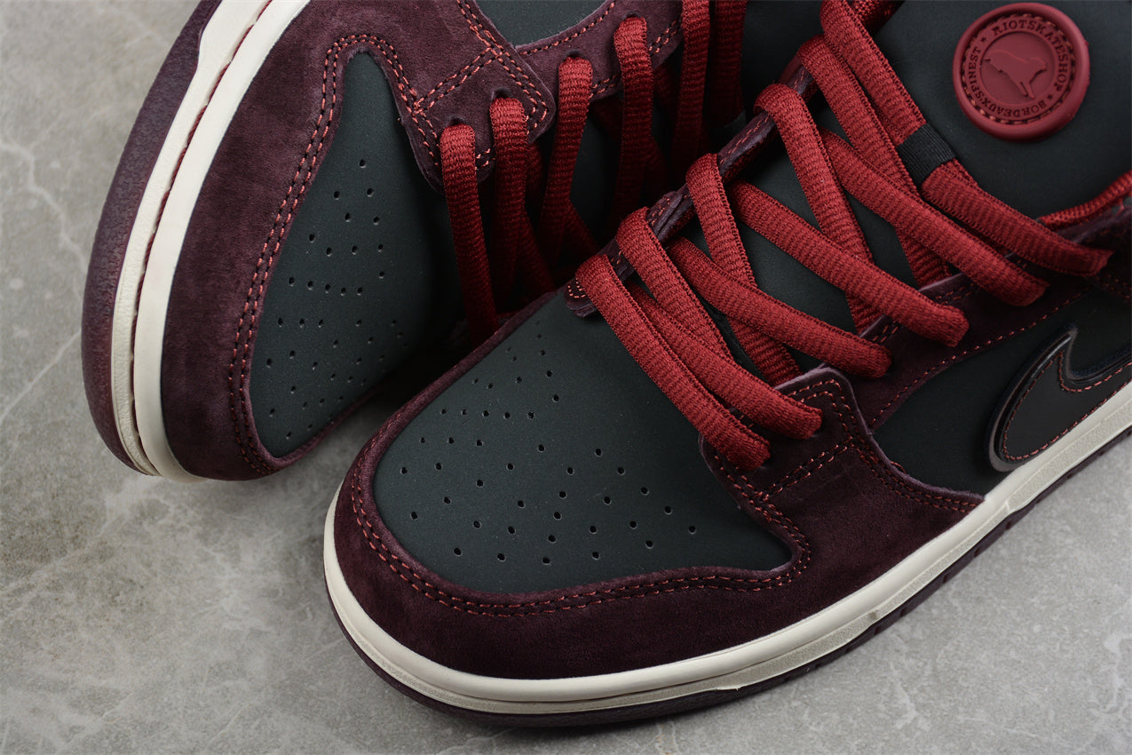 Riot Skateshop x Nike SB Dunk Low