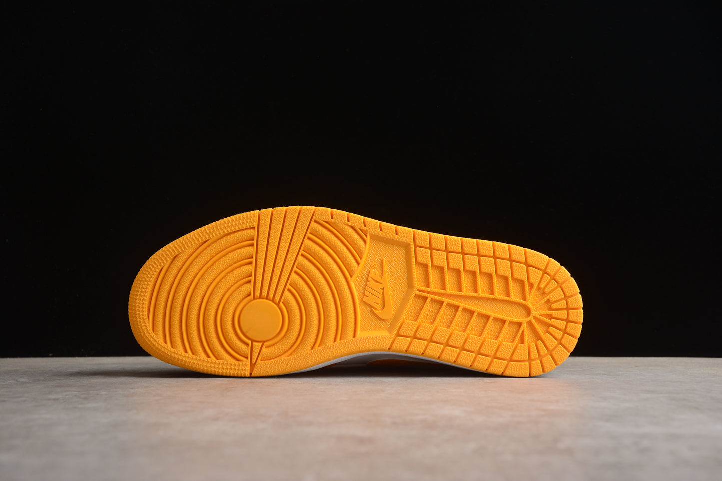 Air Jordan 1 Low "Taxi"
