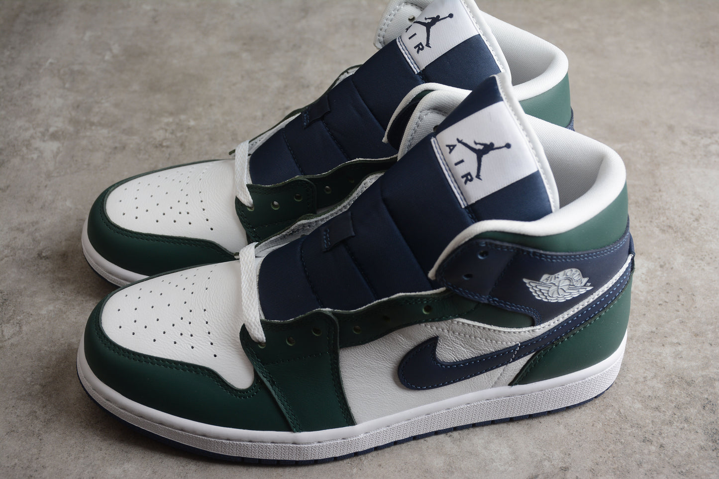 Nike Air Jordan 1 Mid SE "Seahawks"