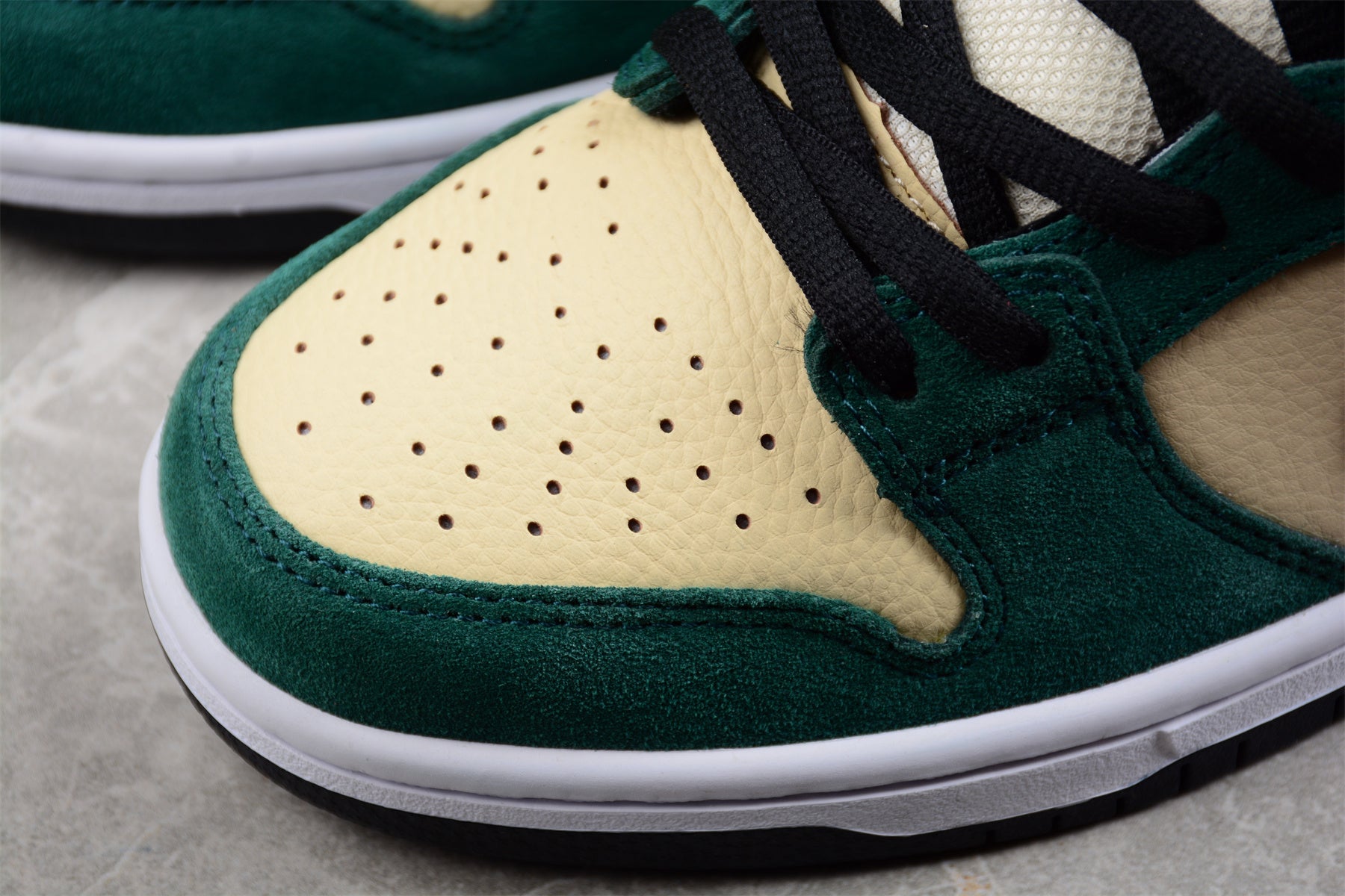 Nike SB Dunk Low "Vegas Gold" (Jameson) - Best Reps Website 2025