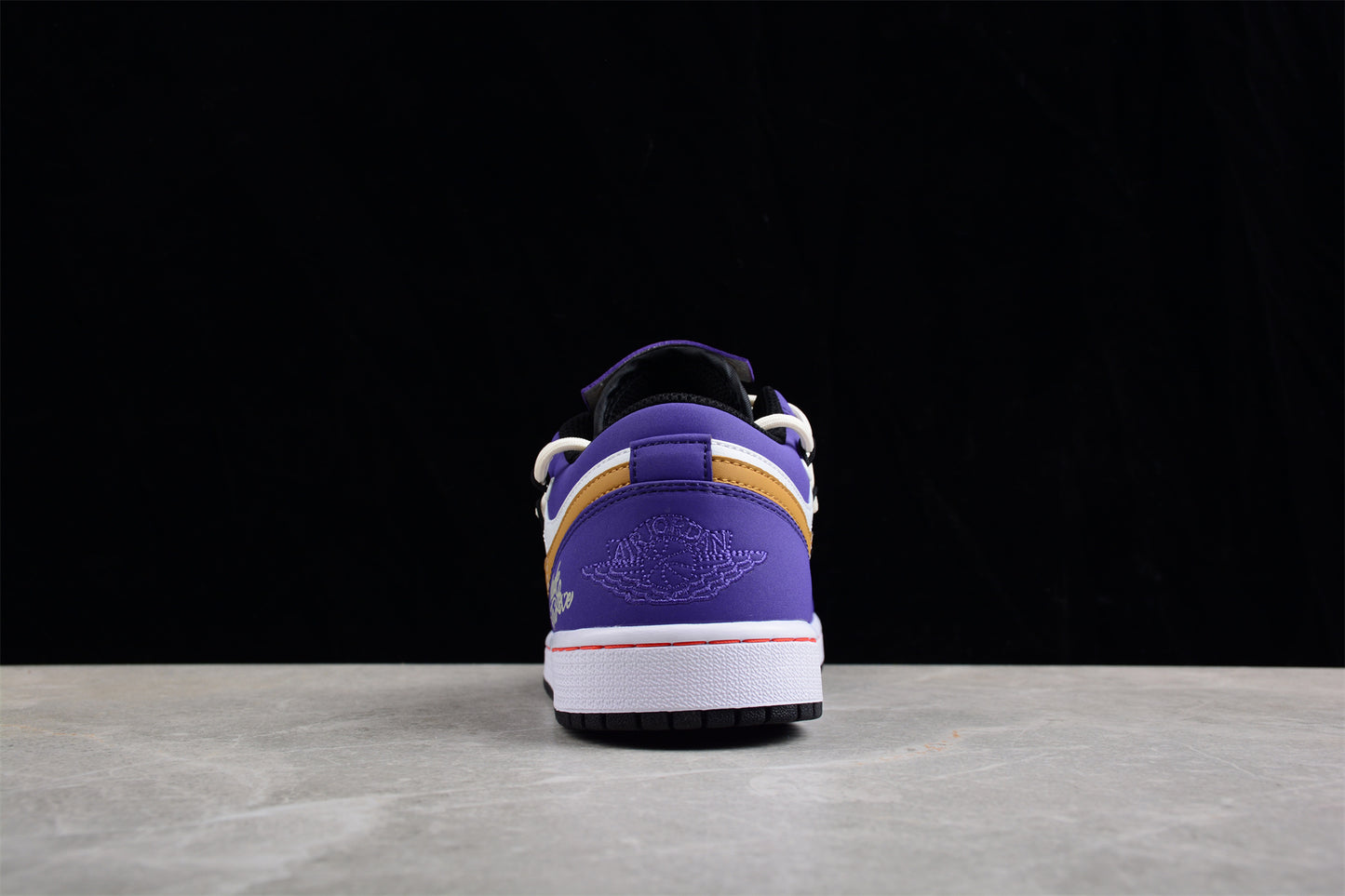 Air Jordan 1 Low 553558-062 – Sleek & Timeless