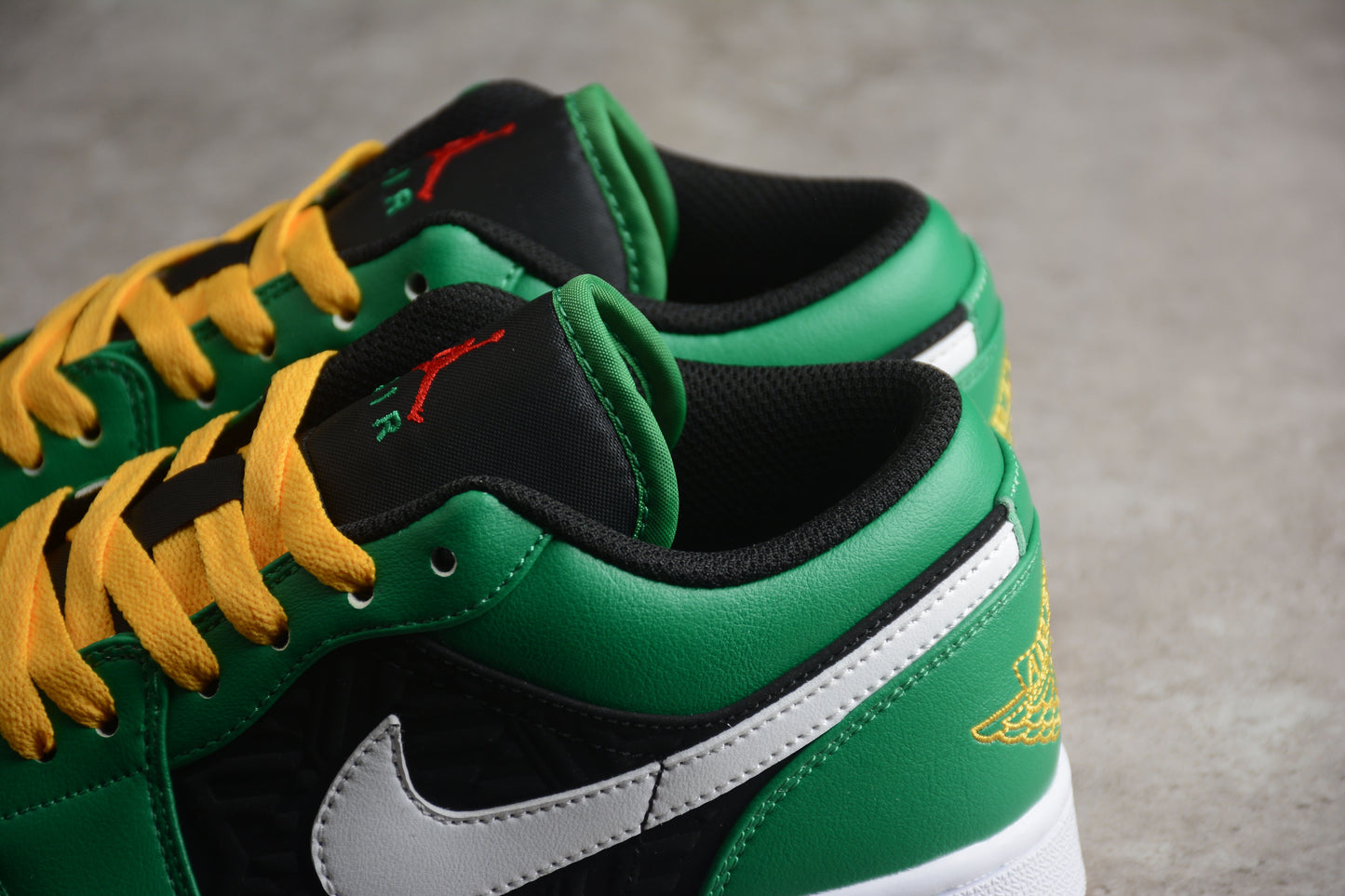 Air Jordan 1 Low SE "Holiday Special - Malachite Green"