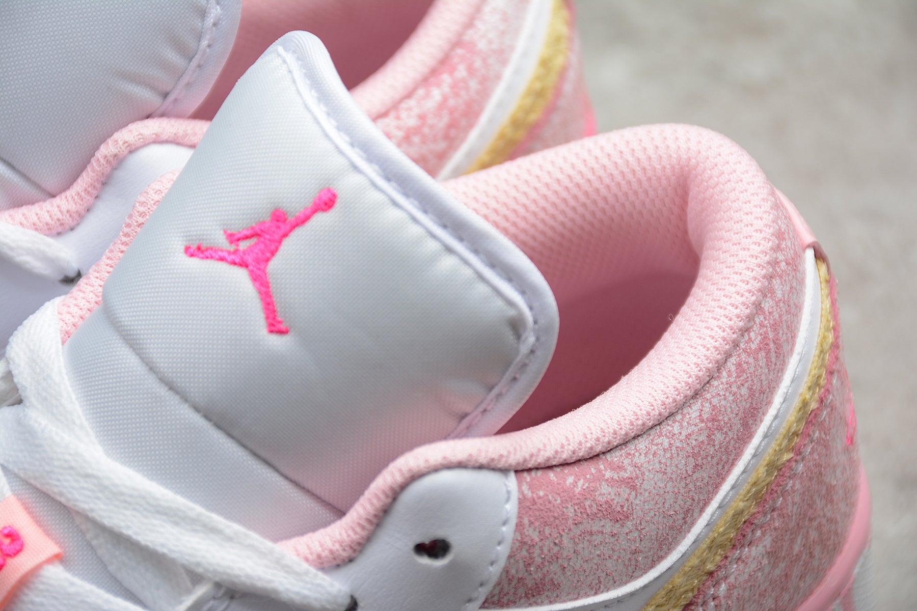 Air Jordan 1 Low GS "Strawberry Ice Cream"