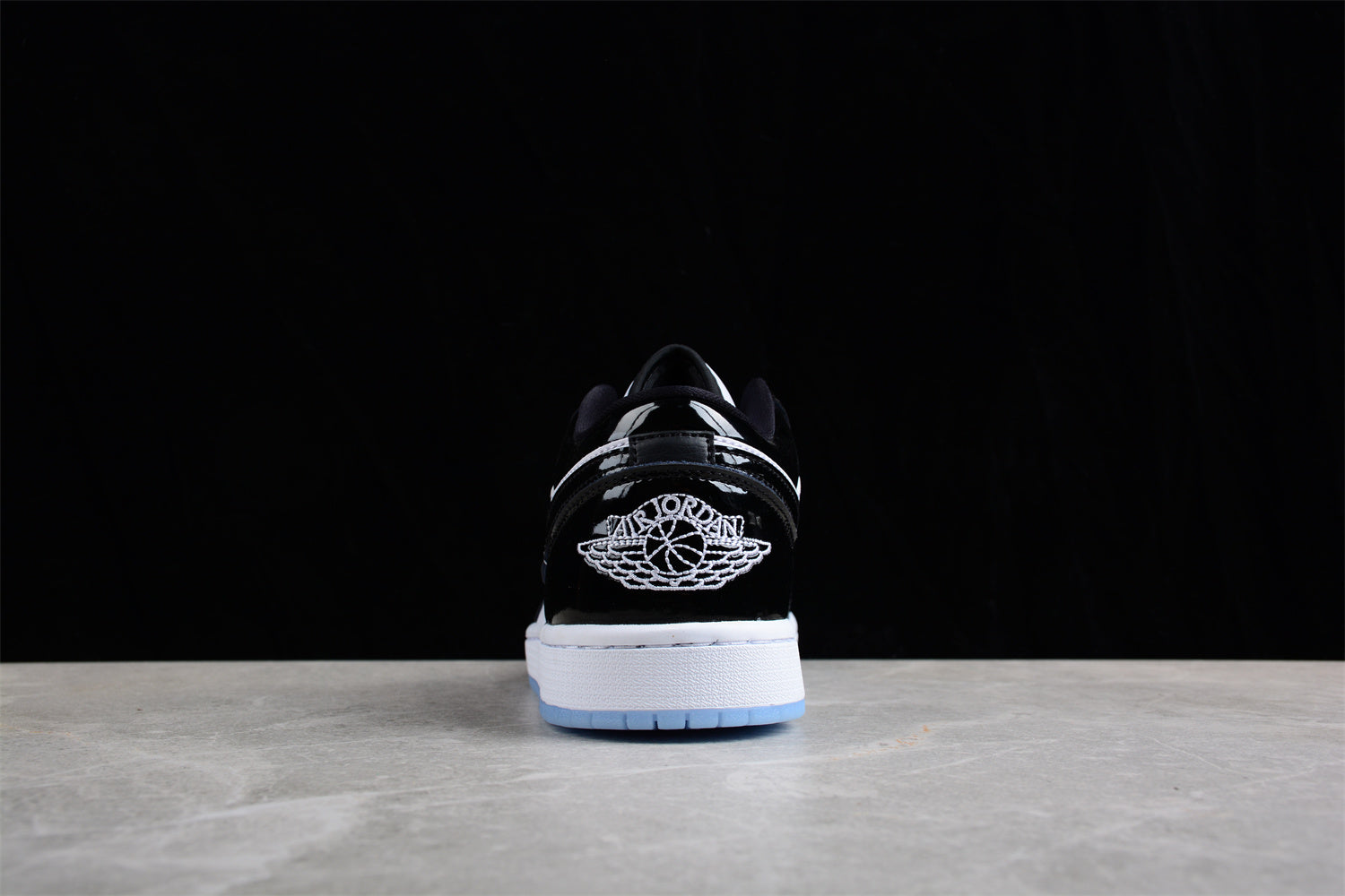 Nike Air Jordan 1 Low SE "Concord"