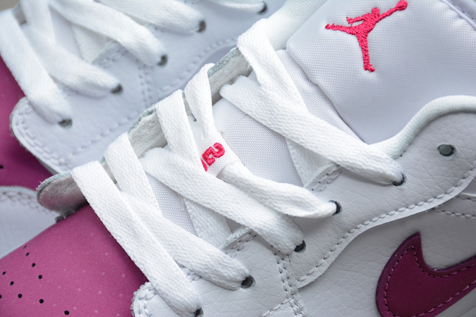 Nike Air Jordan 1 Low GS "White True Berry"