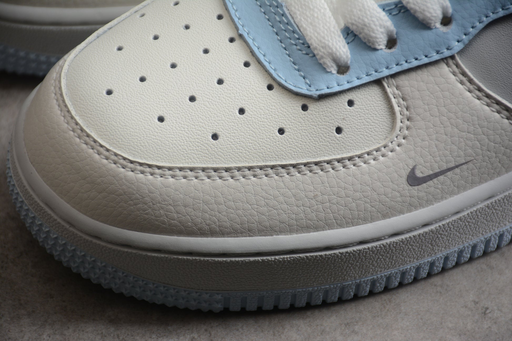 Nike Air Force 1 Low in Light Blue (Outlet Edition)