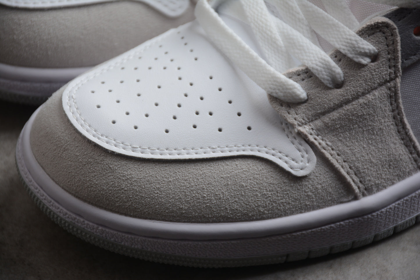 Air Jordan 1 Low ” Inside Out White Phantom ”