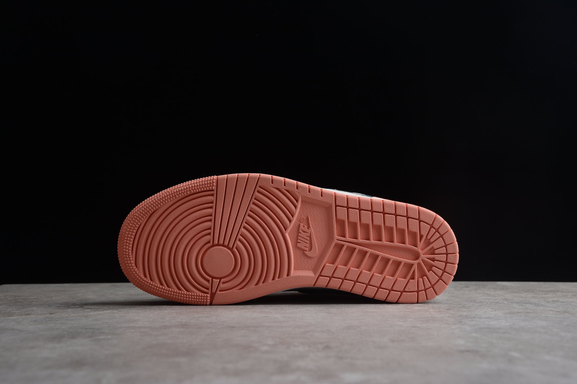 Air Jordan 1 Low "Light Madder Root"