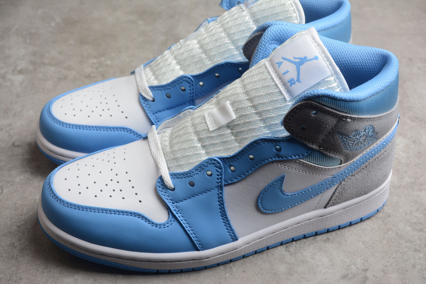 Air Jordan 1 Mid "University Blue Grey"