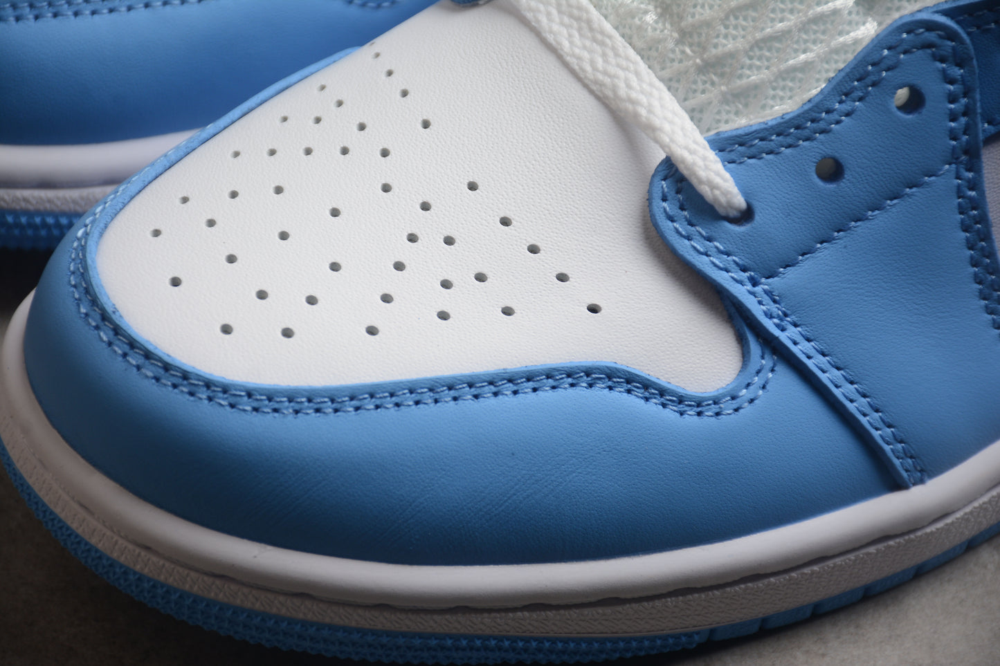 Air Jordan 1 Mid "University Blue Grey"