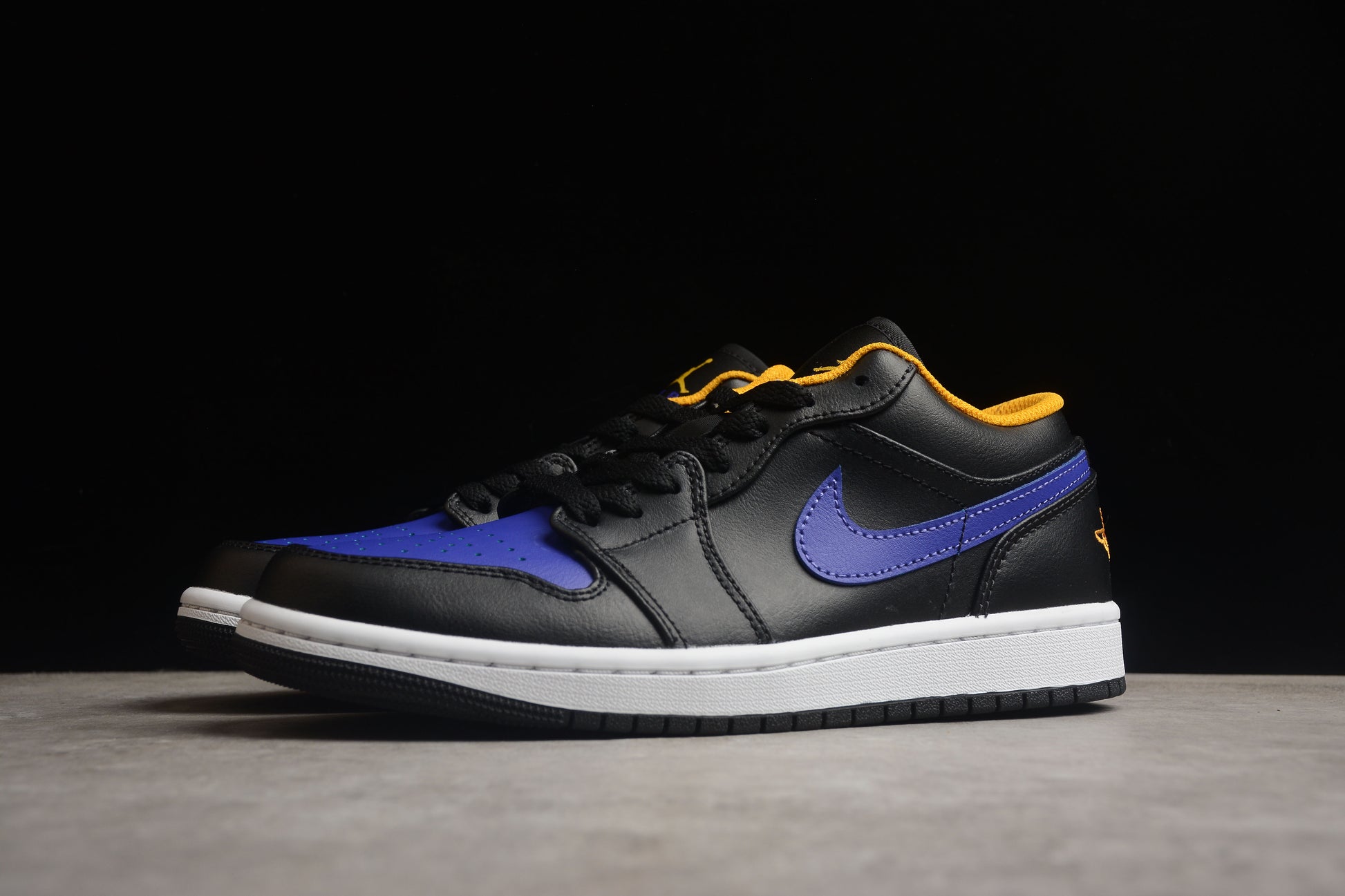 Air Jordan 1 Low "Dark Concord"