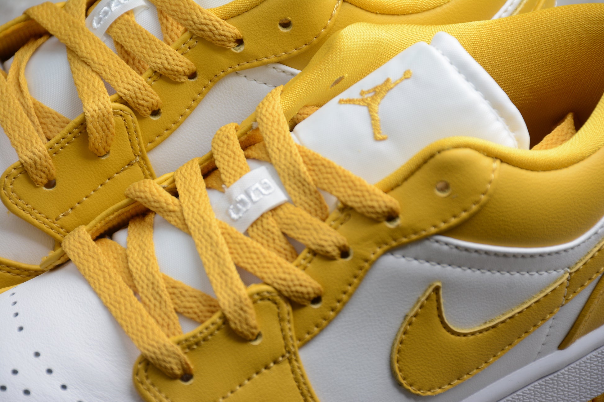 Air Jordan 1 Low Pollen 553560-171 - Best Reps Website 2025
